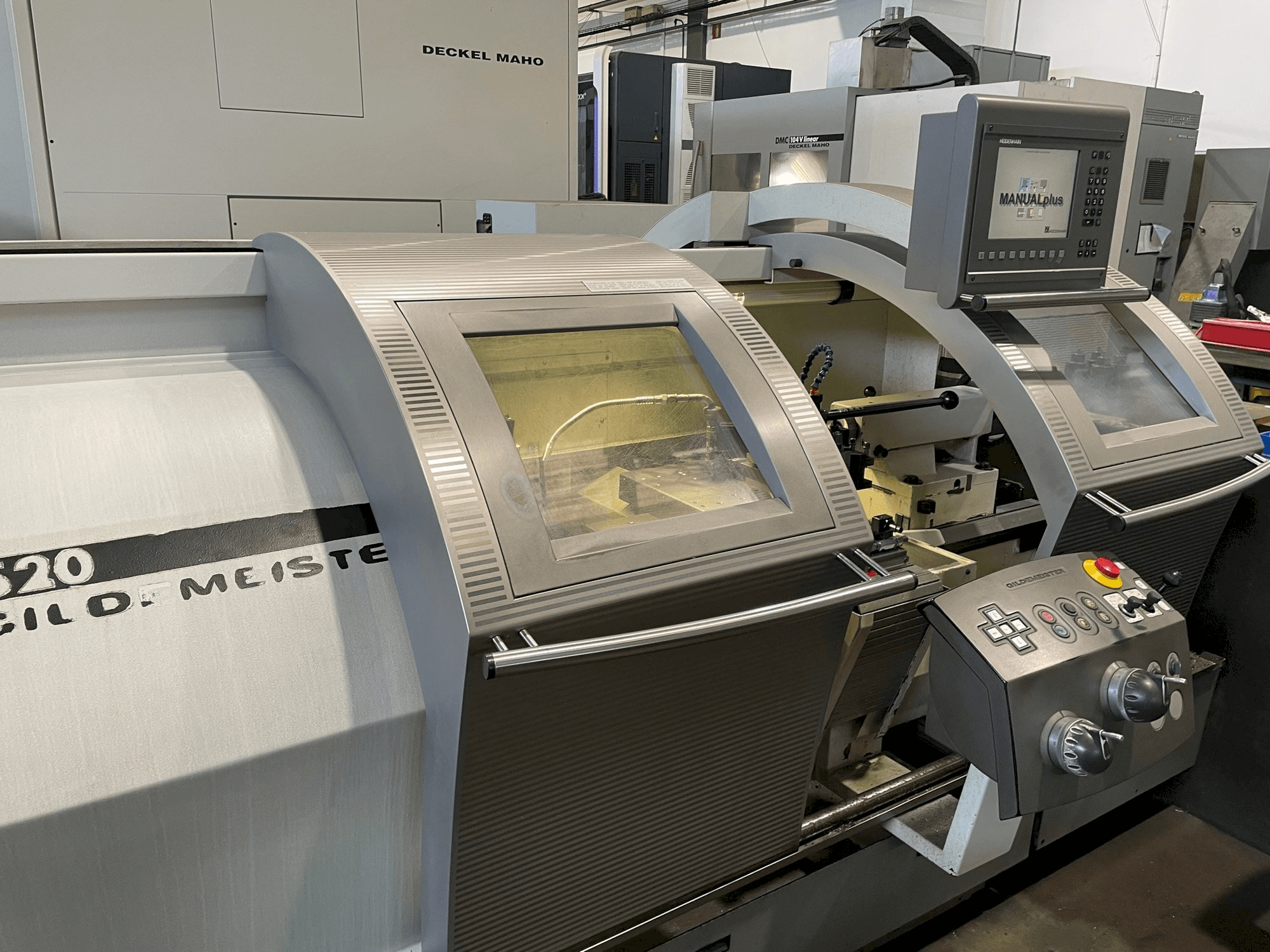 Vooraanzicht van Gildemeister NEF 520 machine