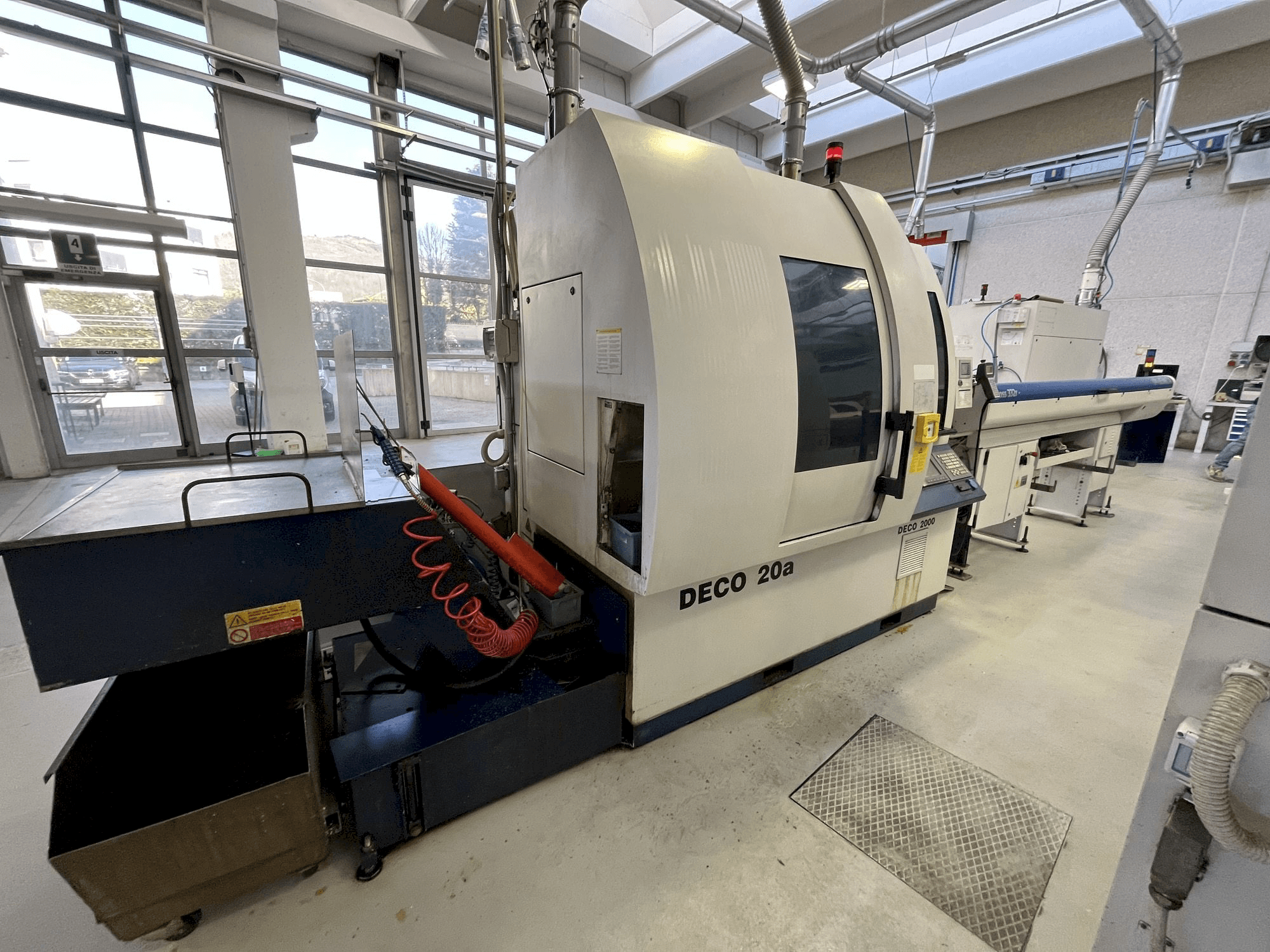 Vooraanzicht van TORNOS DECO 20A machine