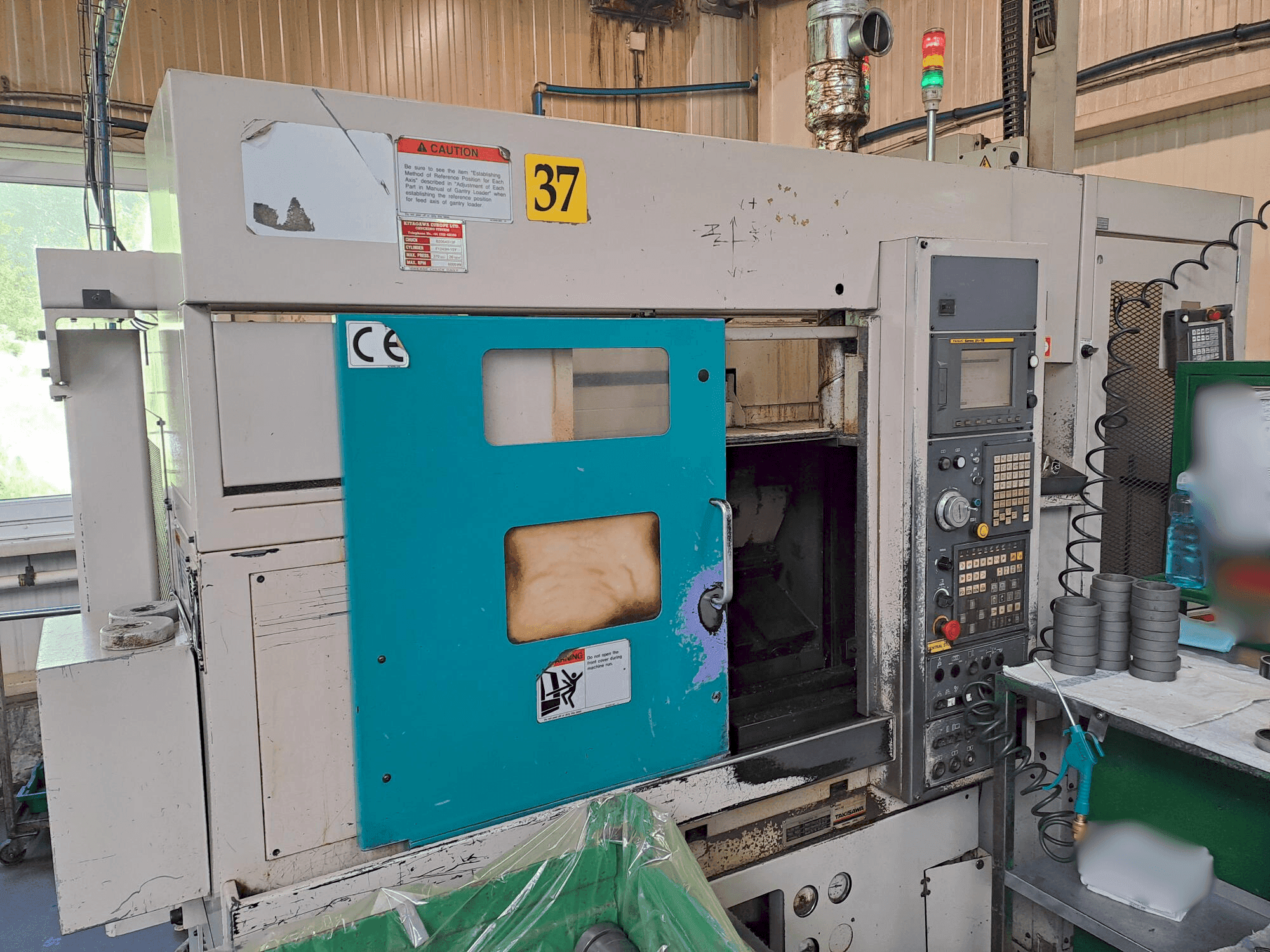 Vooraanzicht van Takisawa TC 200 machine