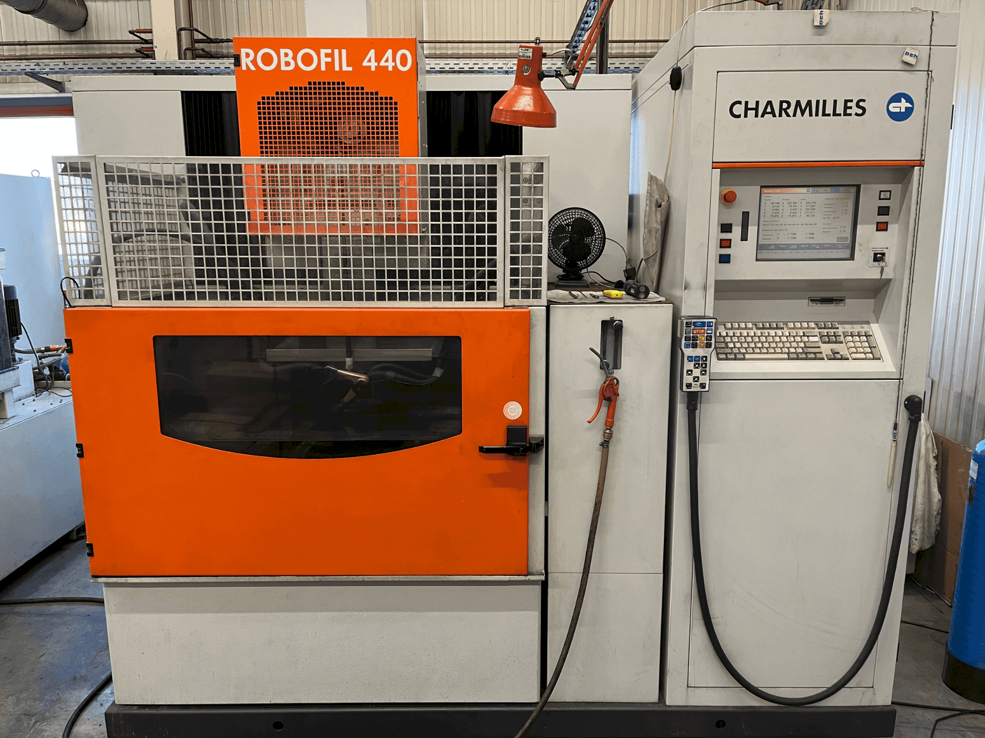 Vooraanzicht van CHARMILLES Robofil 440 machine