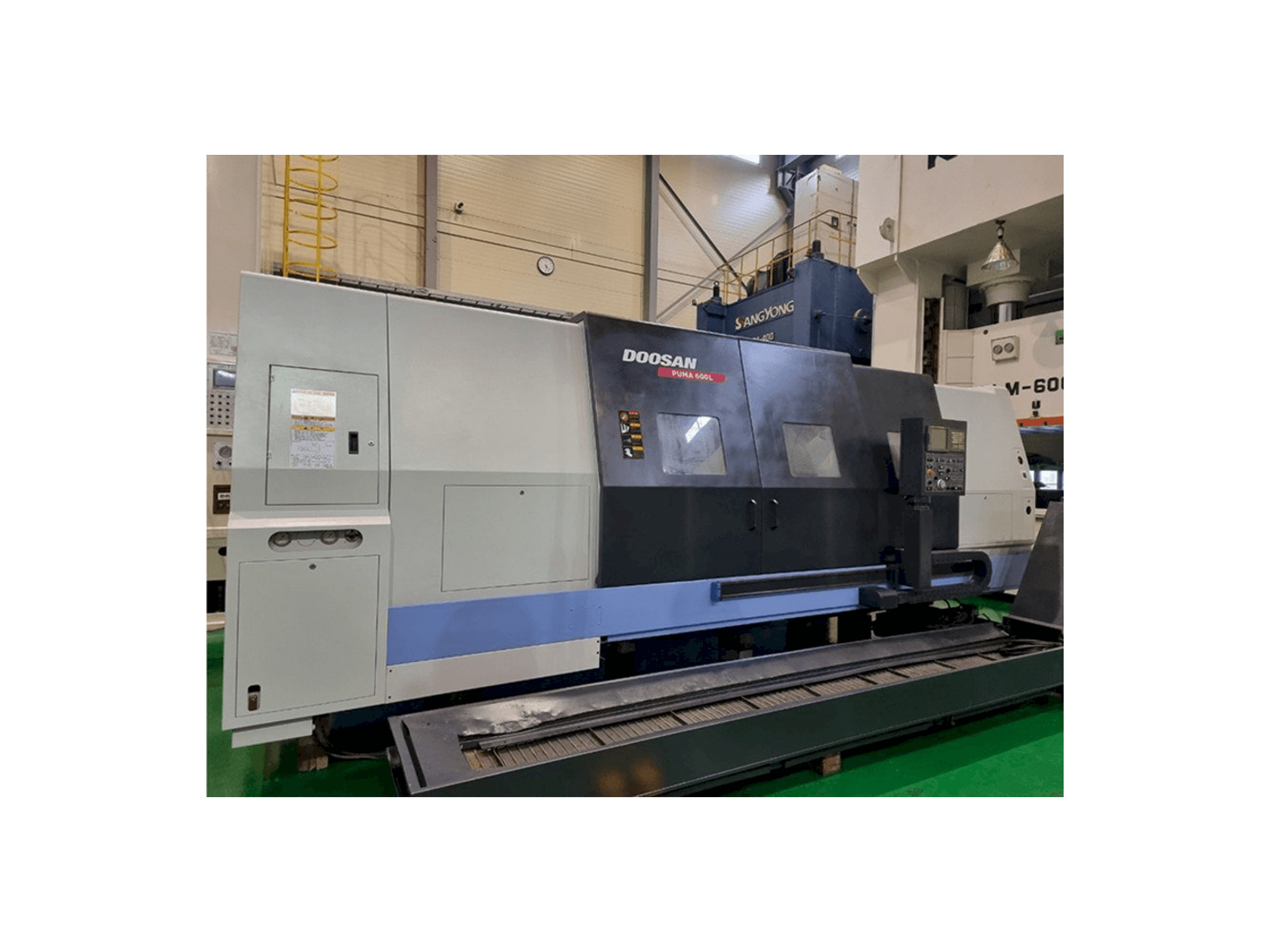 Vooraanzicht van Doosan Puma 600L machine