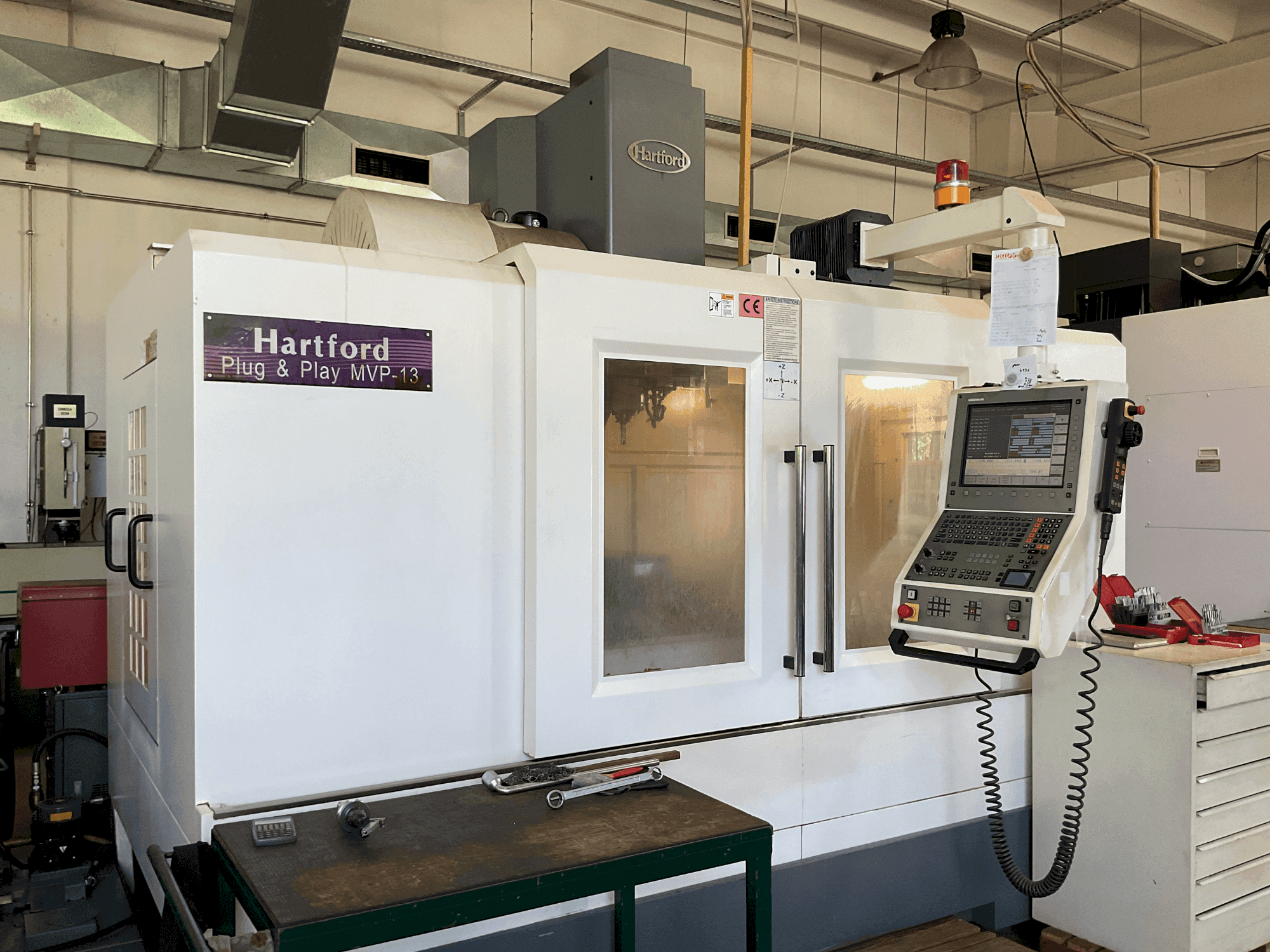 Vooraanzicht van HARTFORD MVP-13 machine