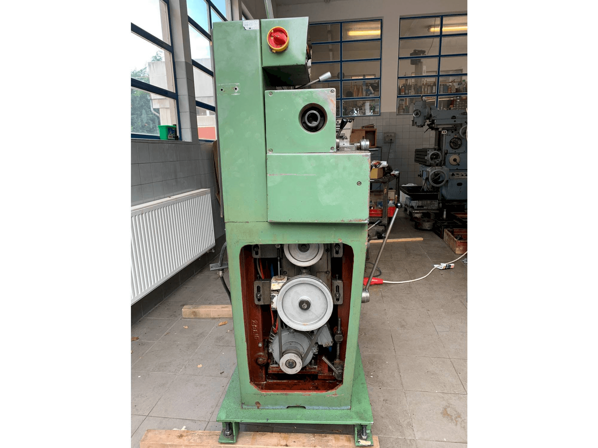 Vooraanzicht van TOS Sm 16-A machine