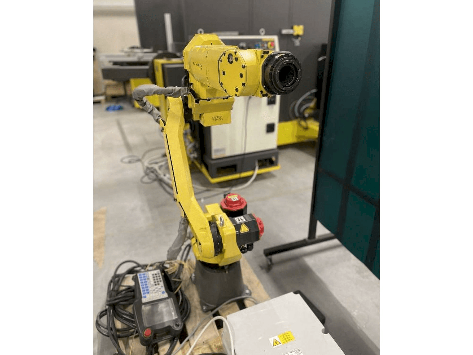 Vooraanzicht van FANUC M10iA/12 machine
