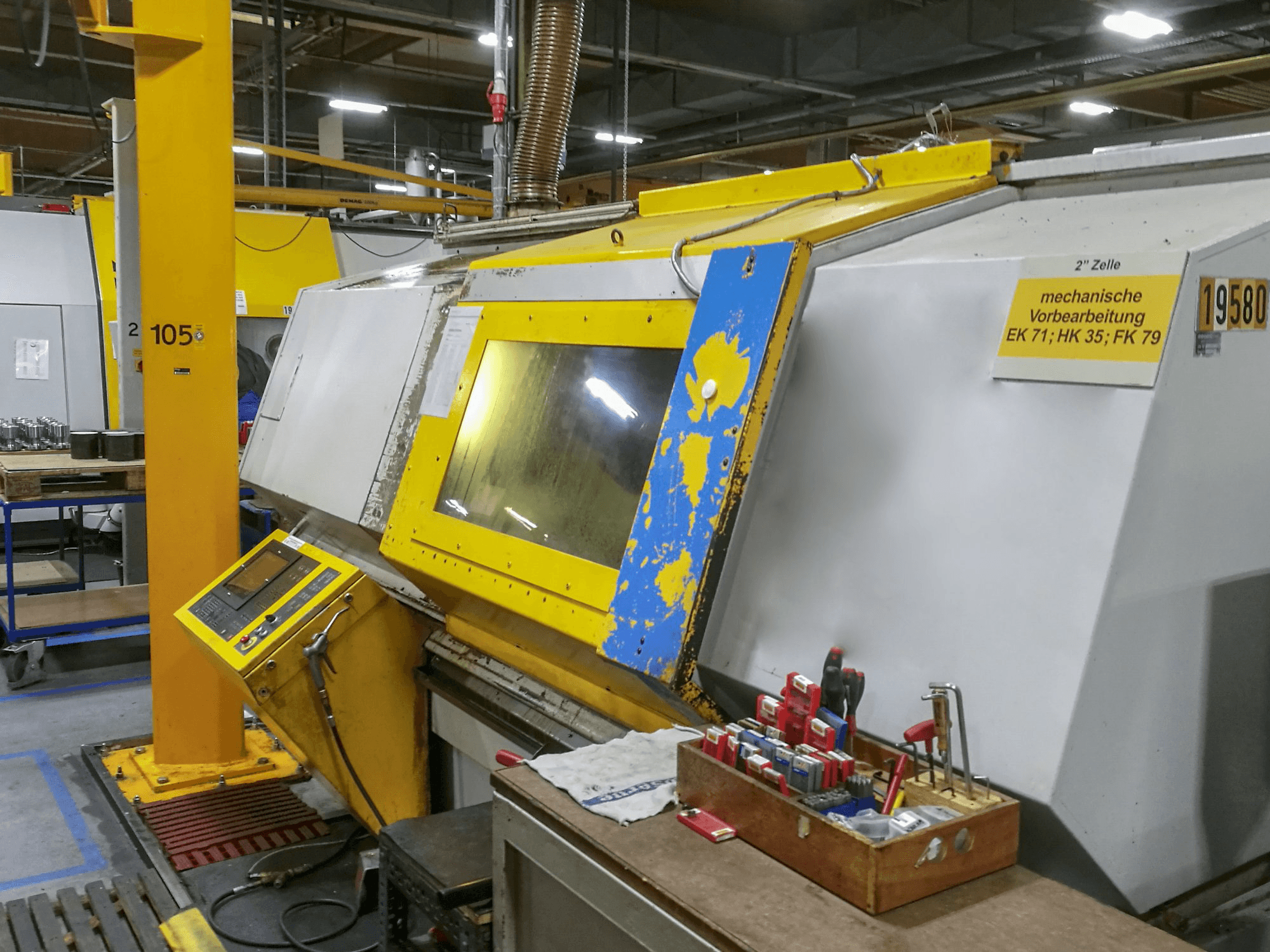 Recht aanzicht van OERLIKON BOEHRINGER VDF 250 C-F machine