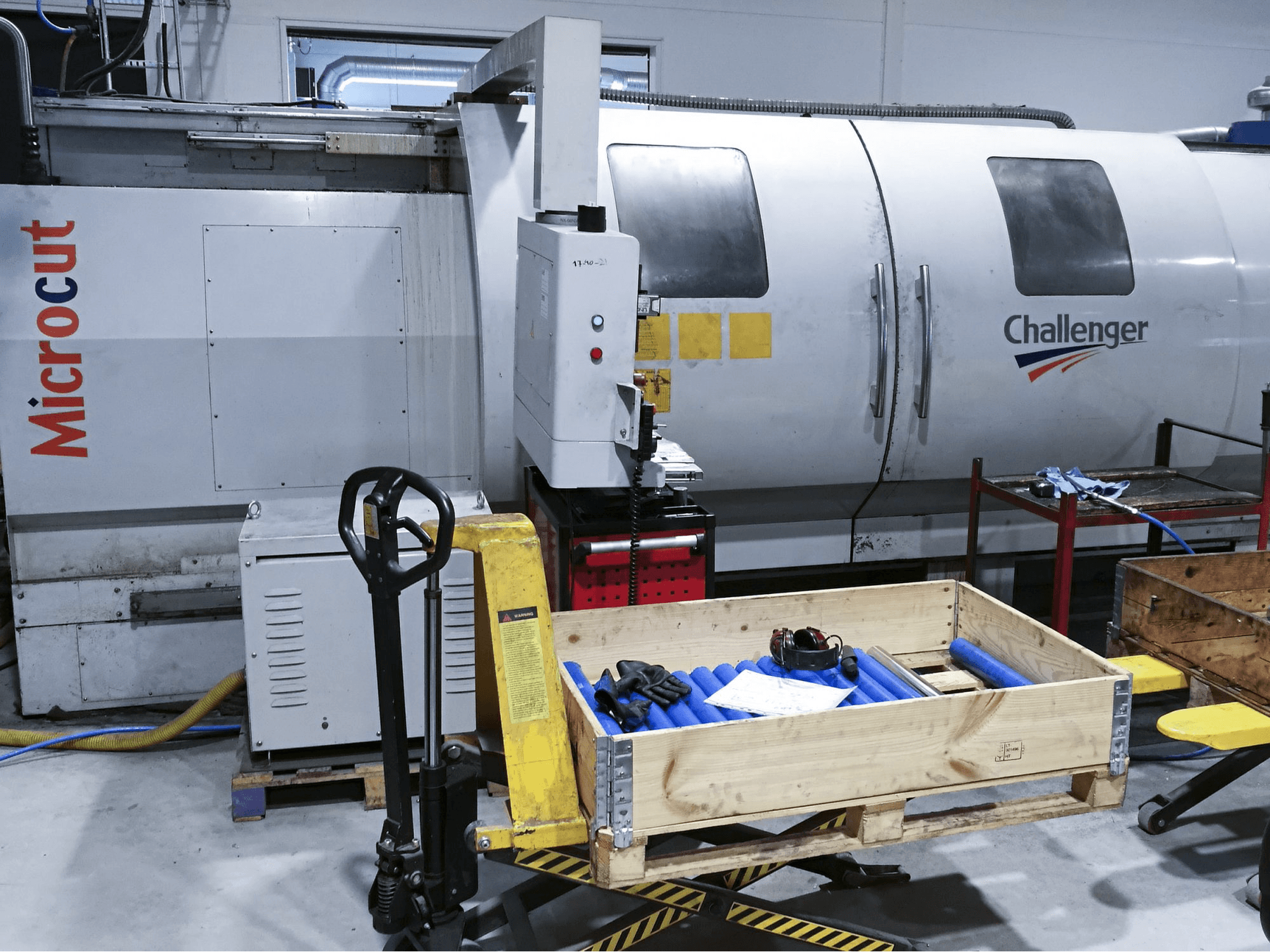 Vooraanzicht van MICROCUT BNC-30160X machine