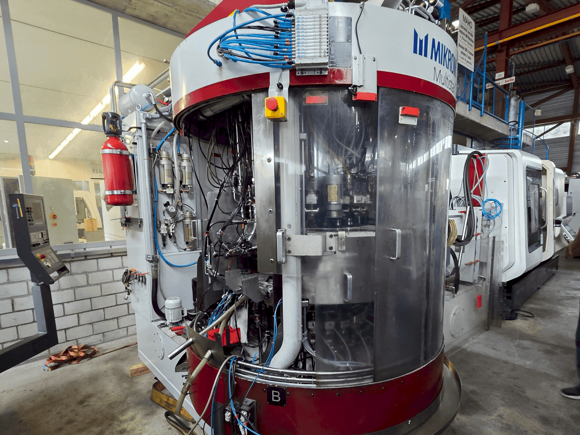 Vooraanzicht van MIKRON Multistar CX-24/500R machine