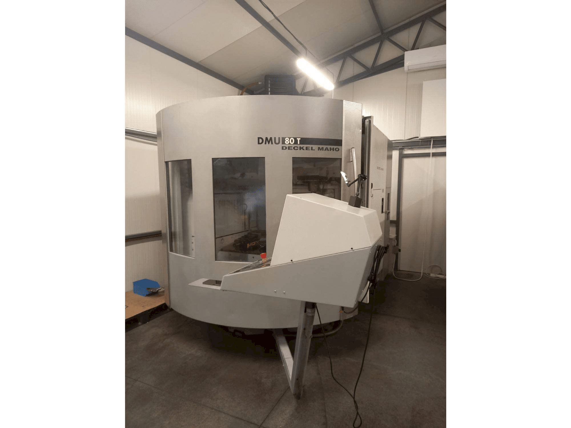 Vooraanzicht van DECKEL MAHO DMU 80T machine