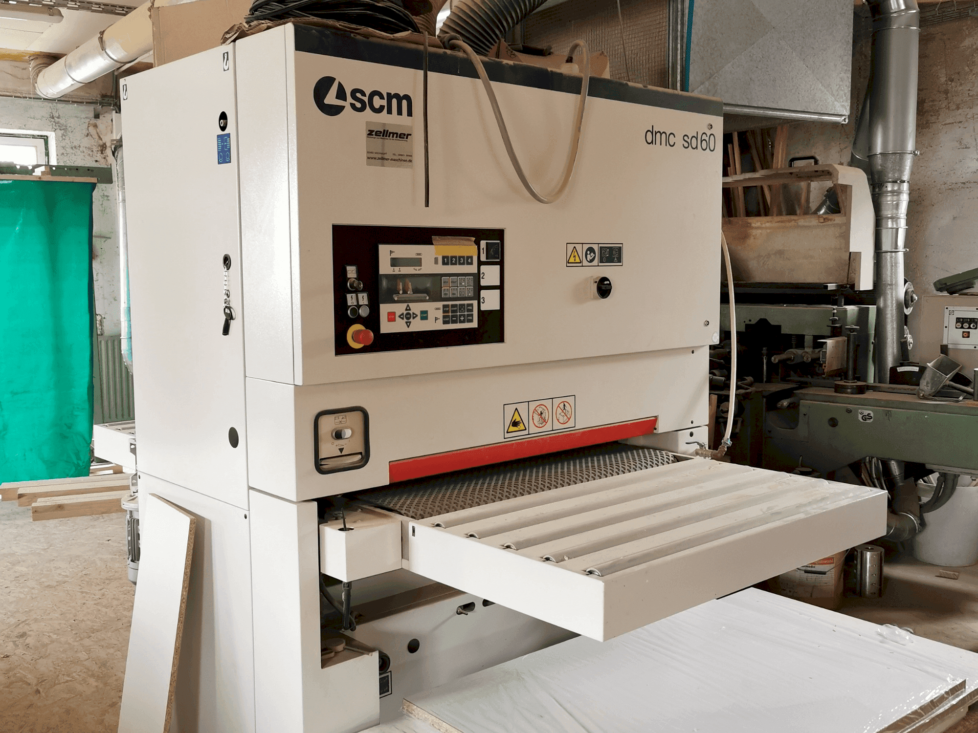 Vooraanzicht van SCM DMC sd60 machine