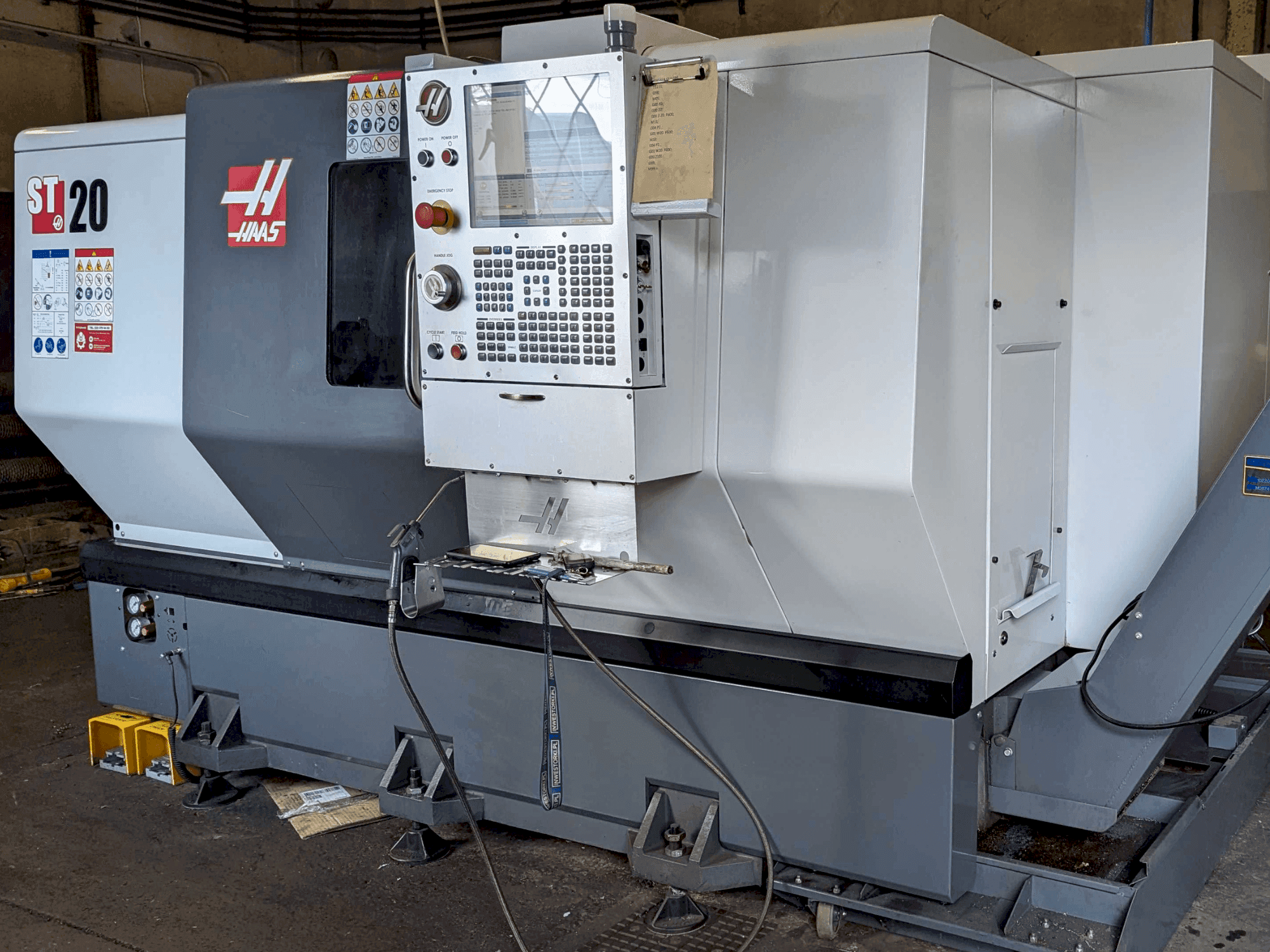 Vooraanzicht van HAAS ST-20 machine
