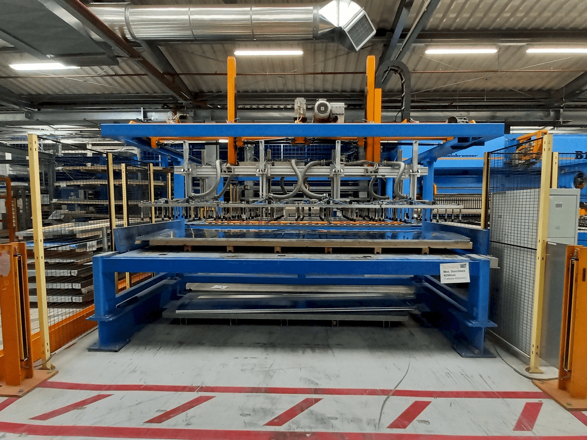 Vooraanzicht van Weinbrenner B 12 machine