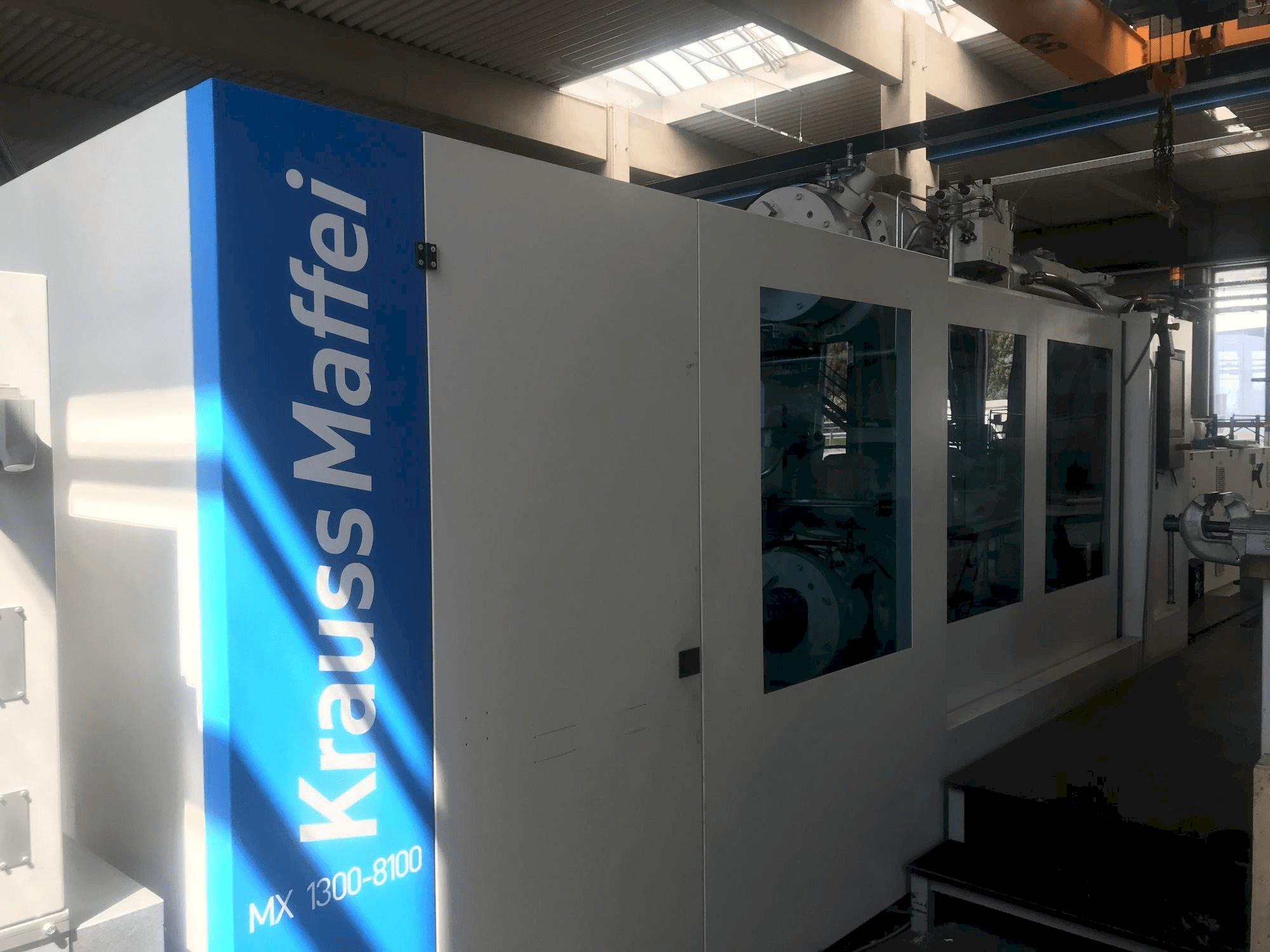 Vooraanzicht van Krauss Maffei 1300-8100 MX machine