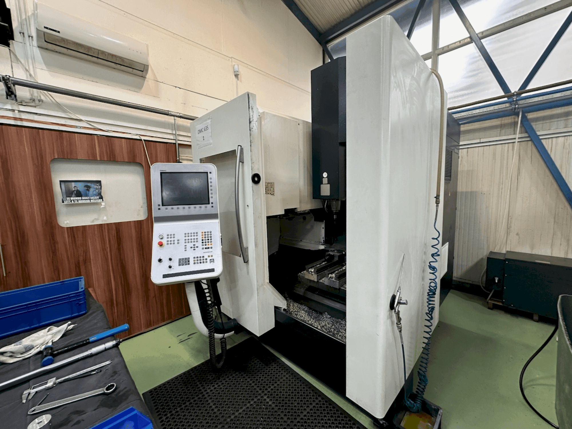 Vooraanzicht van DMG MORI DMC 635 V eco machine