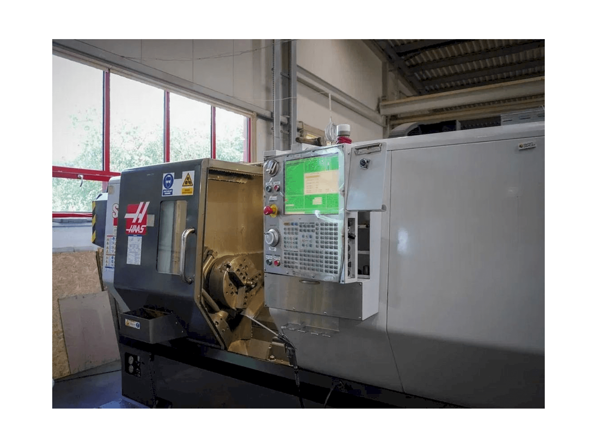 Vooraanzicht van HAAS ST-30 machine