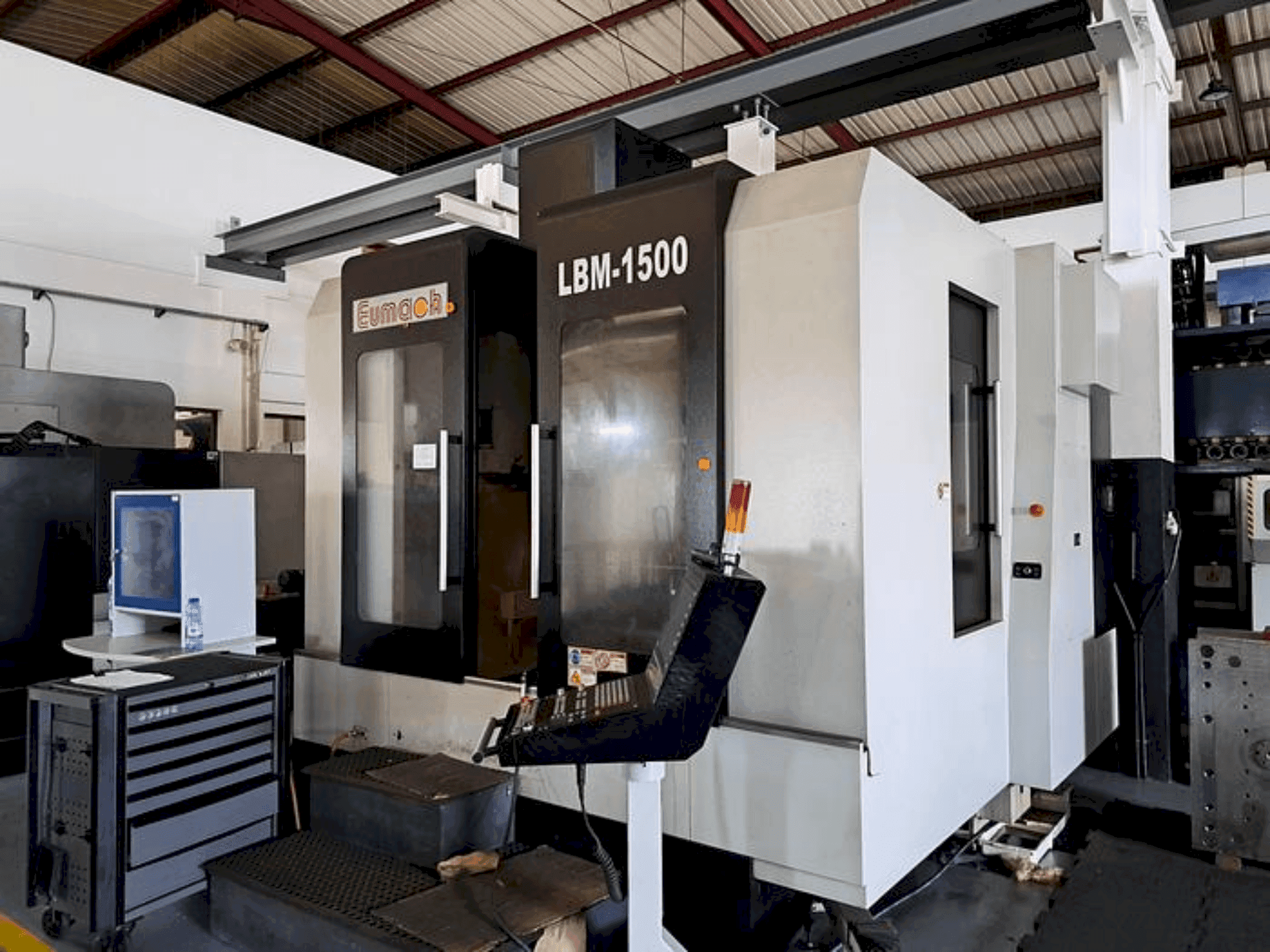 Vooraanzicht van Eumach LBM-1500 machine