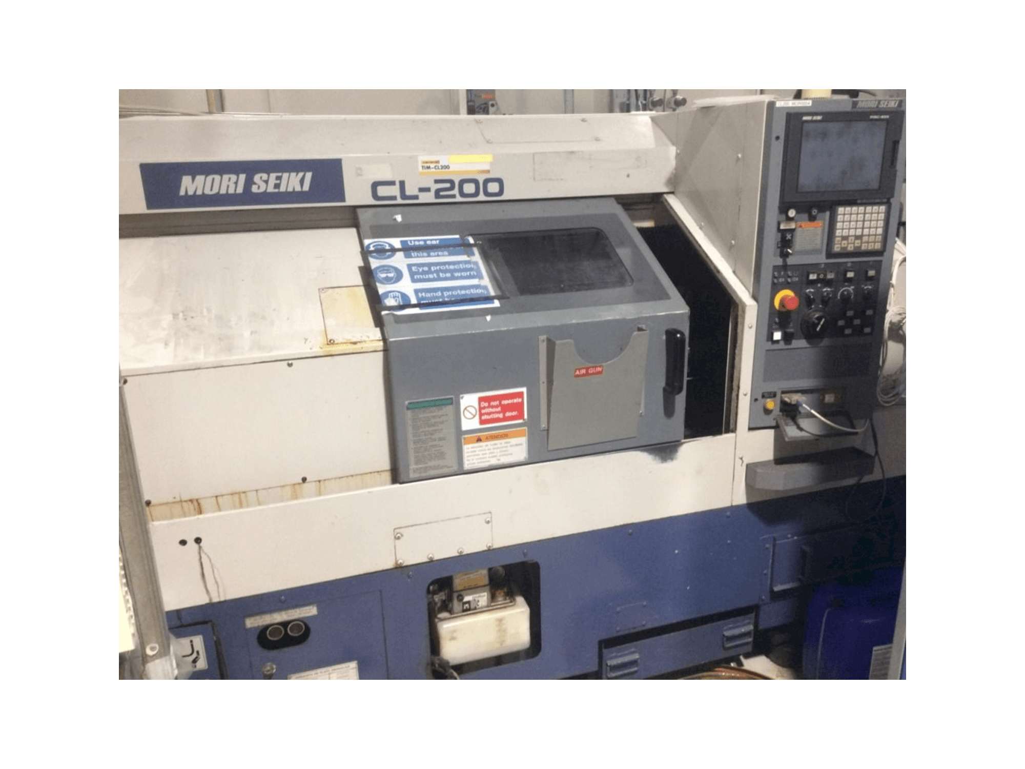 Vooraanzicht van MORI SEIKI CL-200 machine