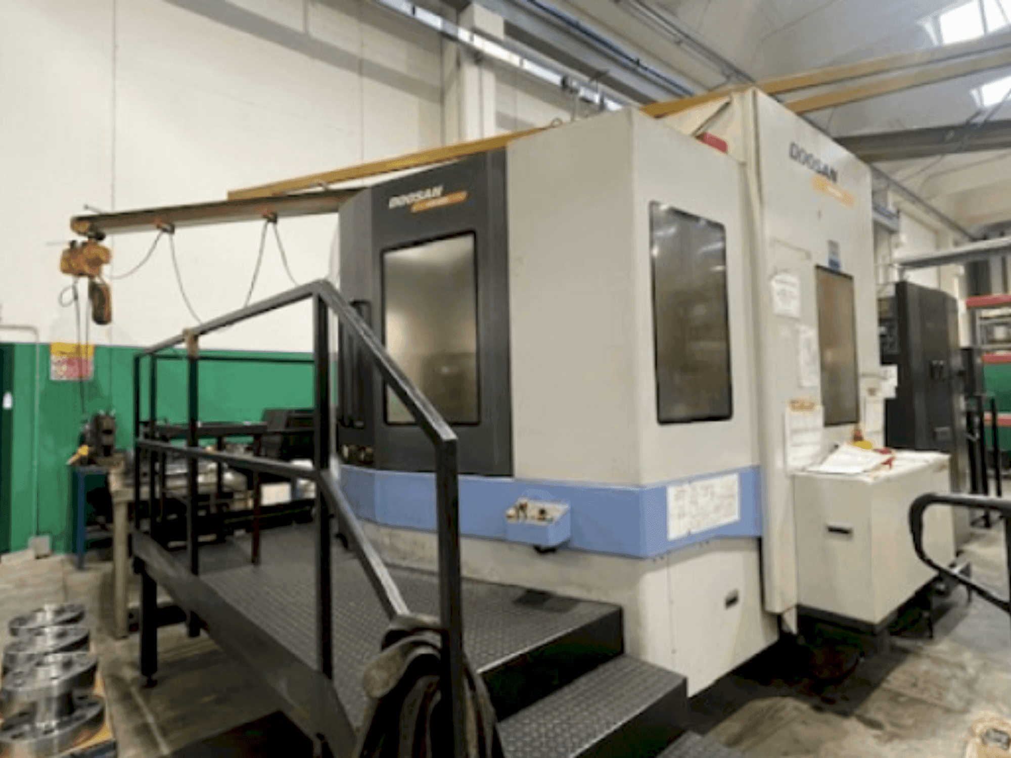 Vooraanzicht van DOOSAN HM 800 (2008) machine