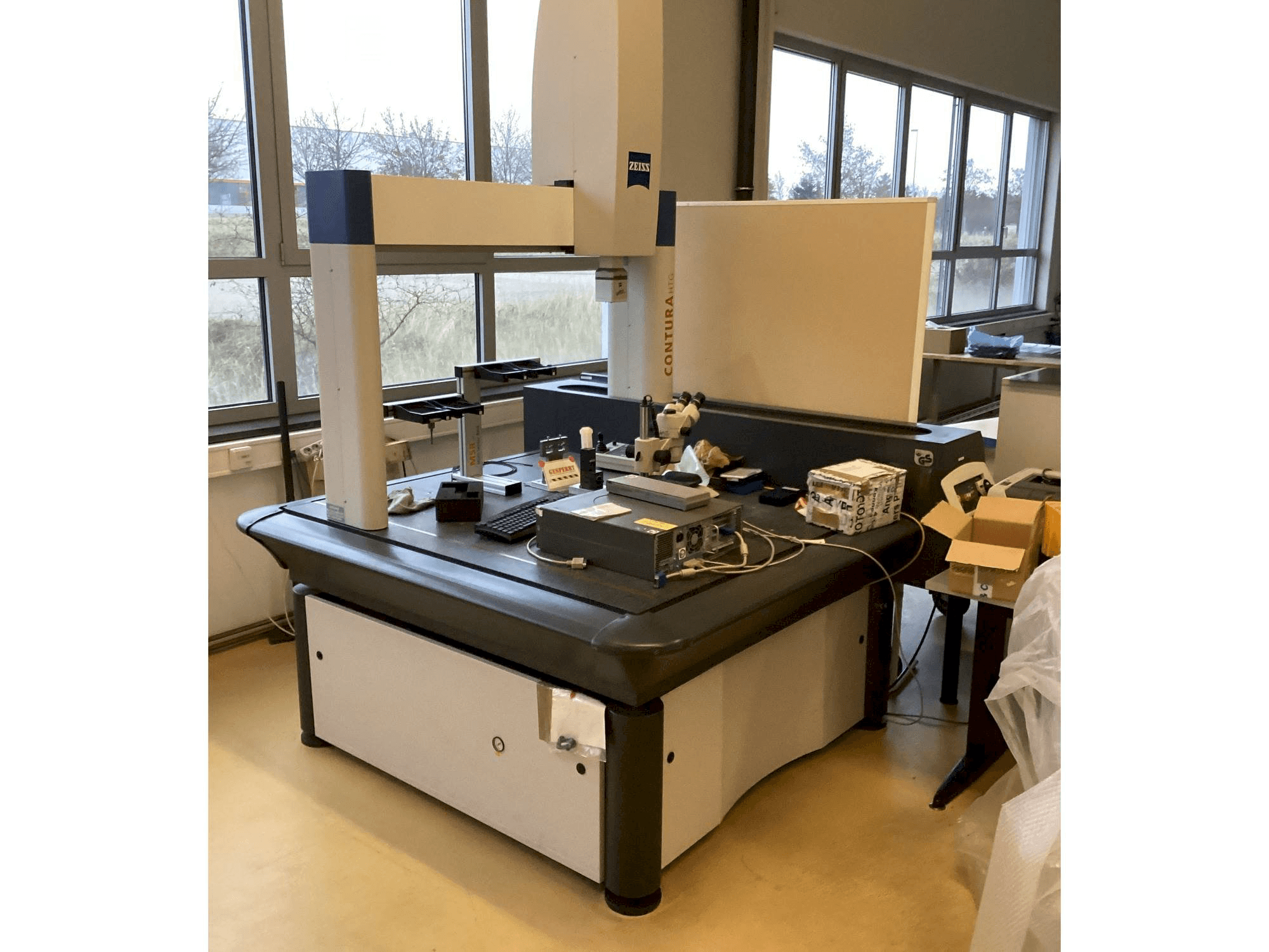 Vooraanzicht van ZEISS Contura HTG 10/12/6 machine