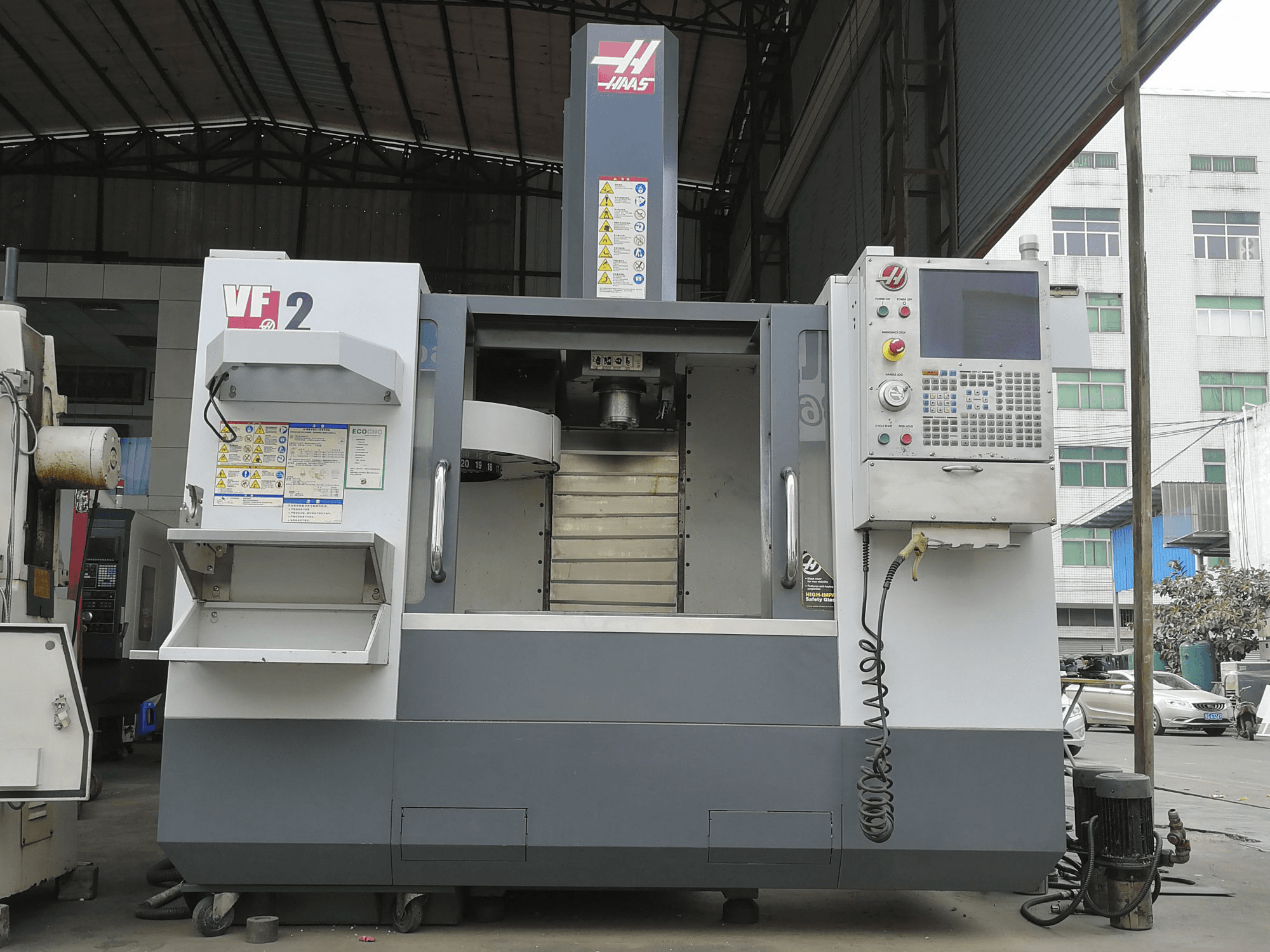 Vooraanzicht van HAAS VF-2 machine