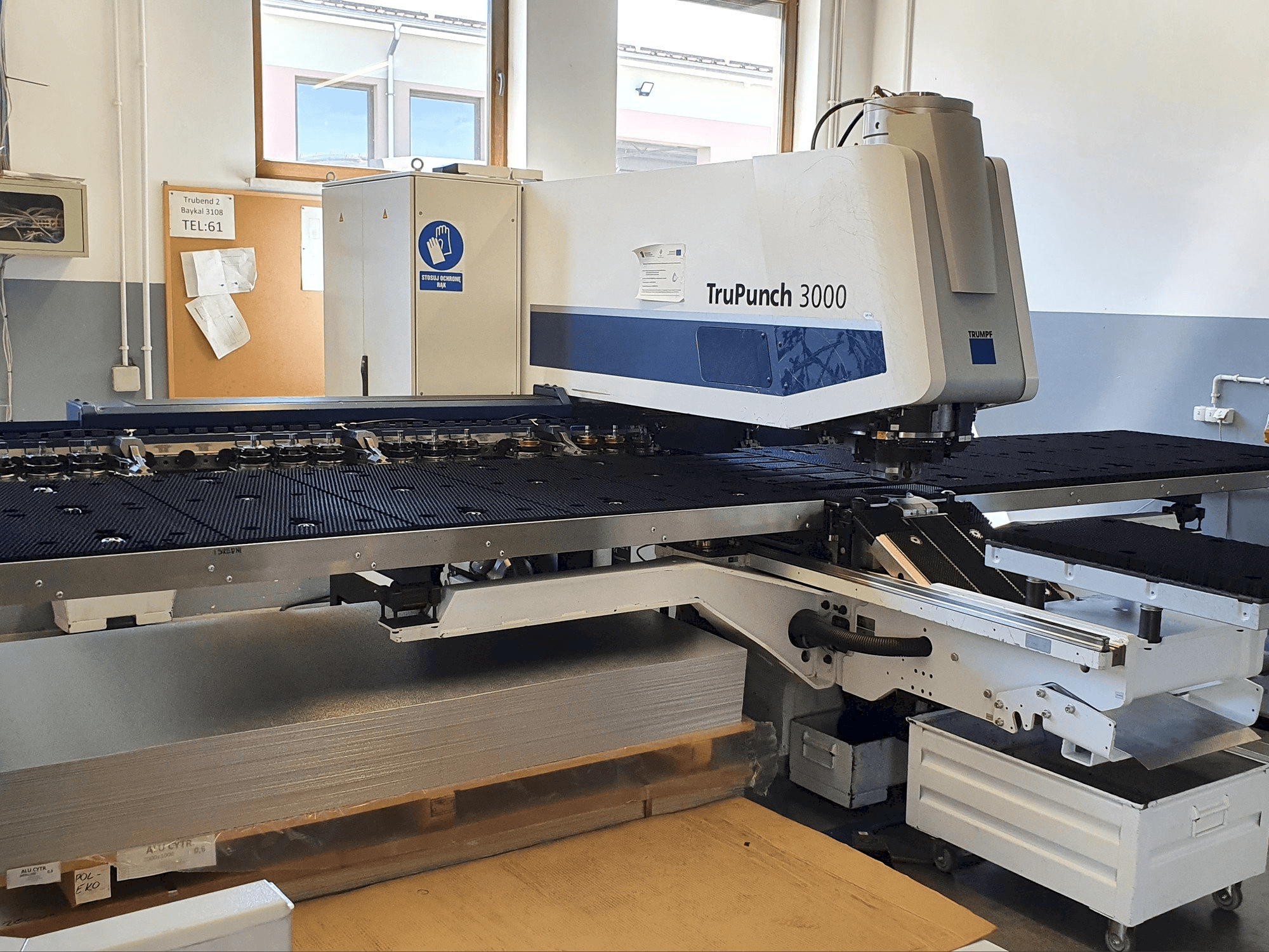 Vooraanzicht van Trumpf TruPunch 3000 machine