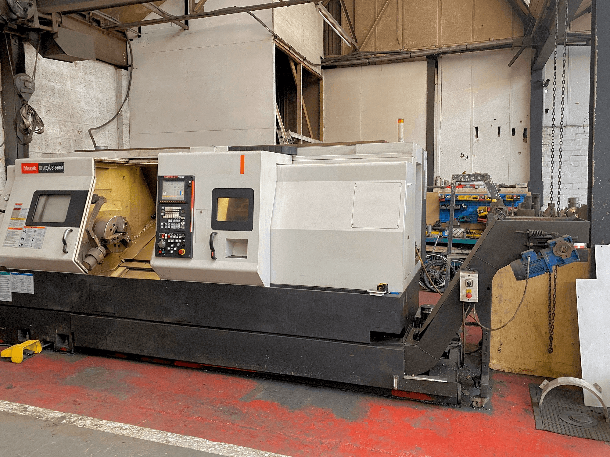Vooraanzicht van Mazak Quick Turn Nexus 350M machine