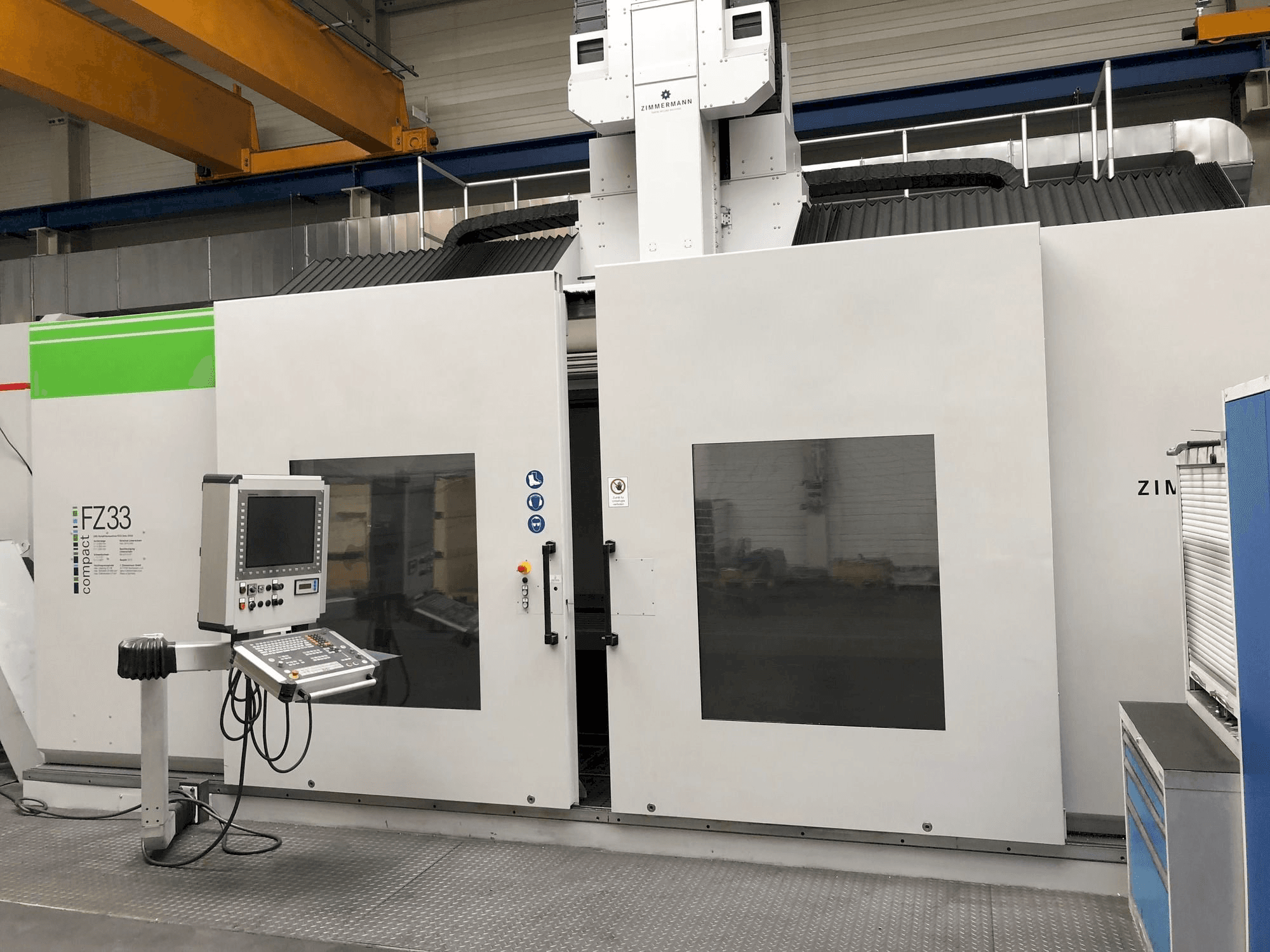 Vooraanzicht van Zimmermann FZ33C machine