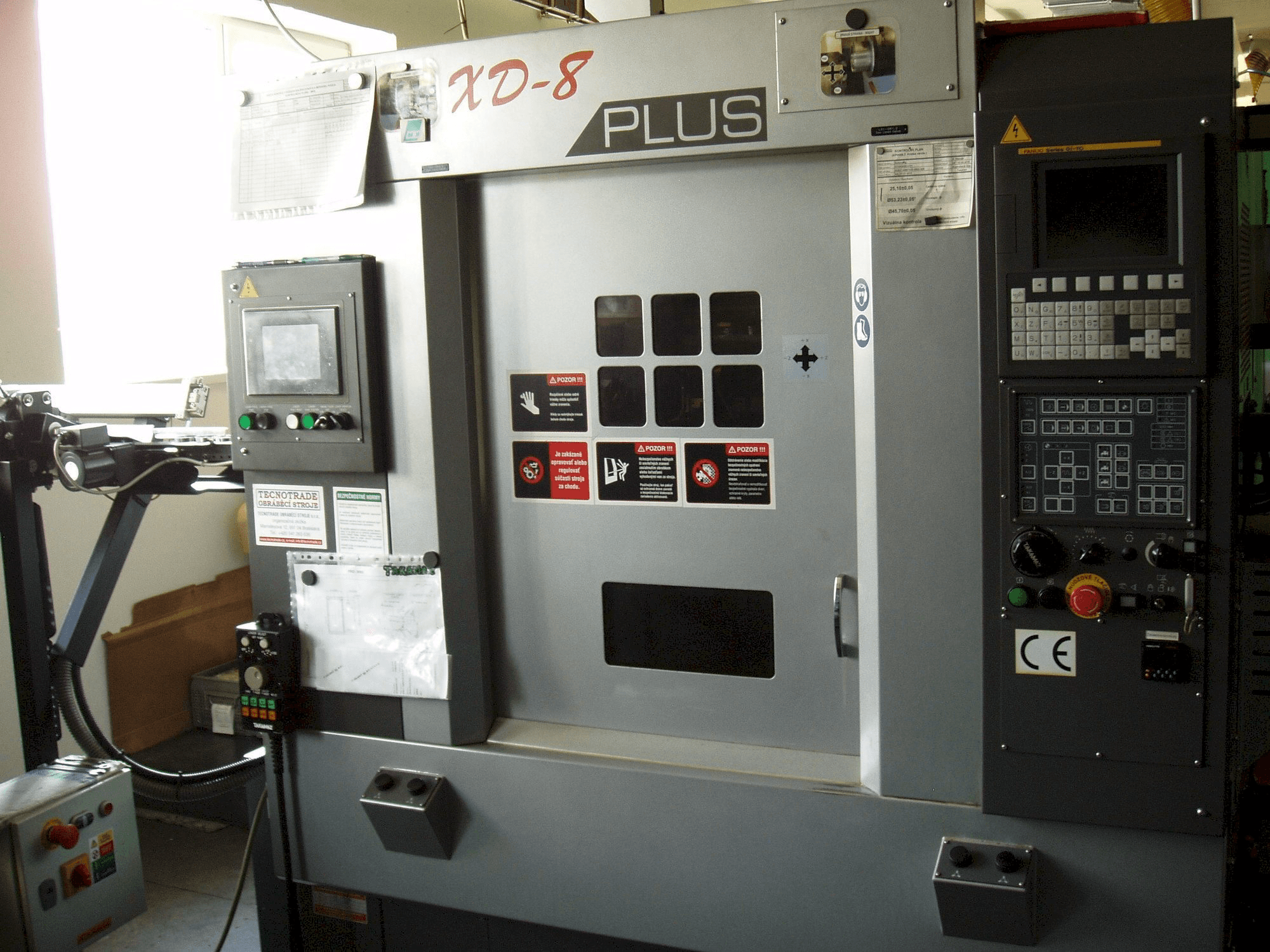 Vooraanzicht van Takamaz XD-8 Plus machine