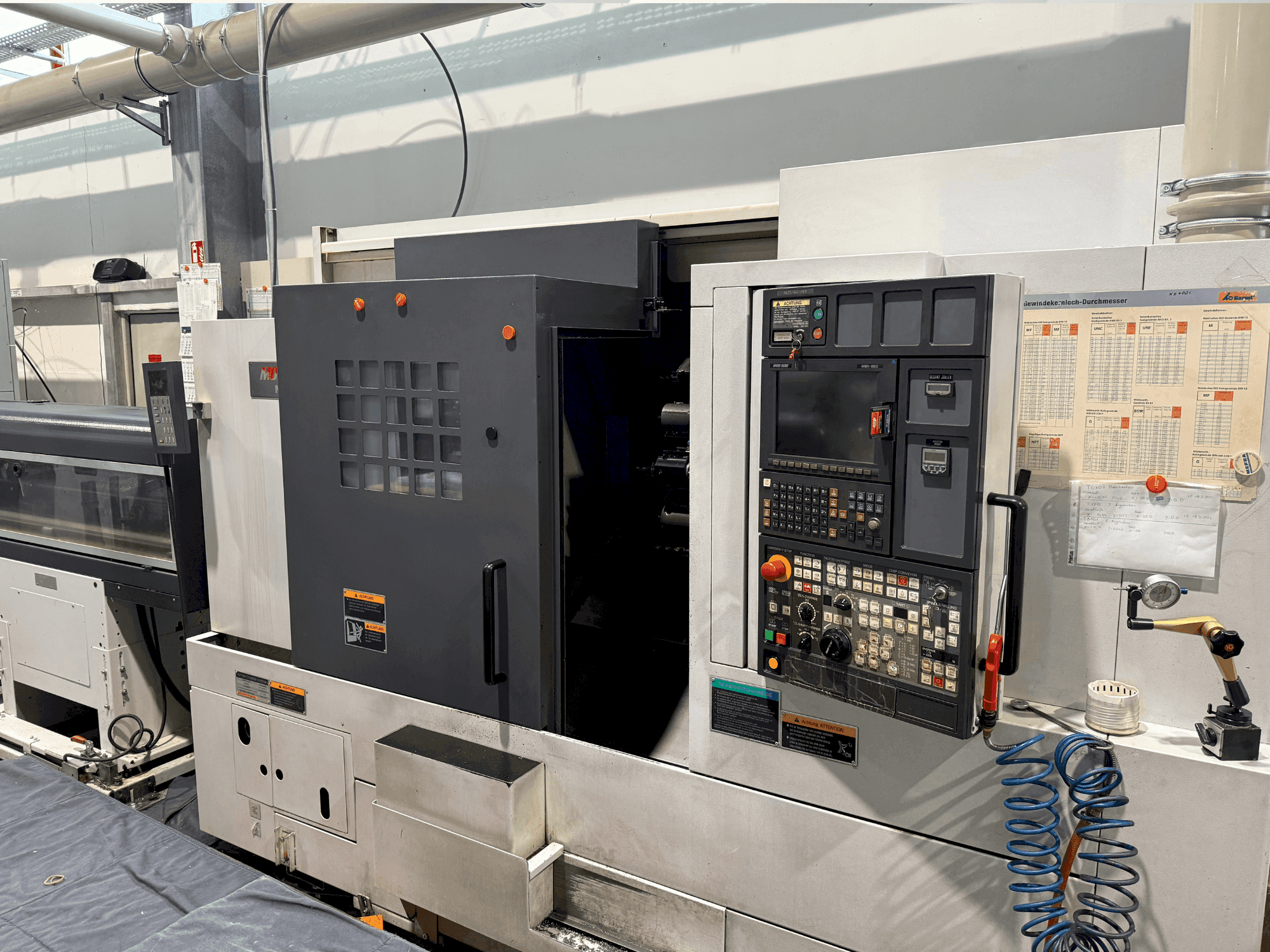 Vooraanzicht van MORI SEIKI NL2500Y /700 machine
