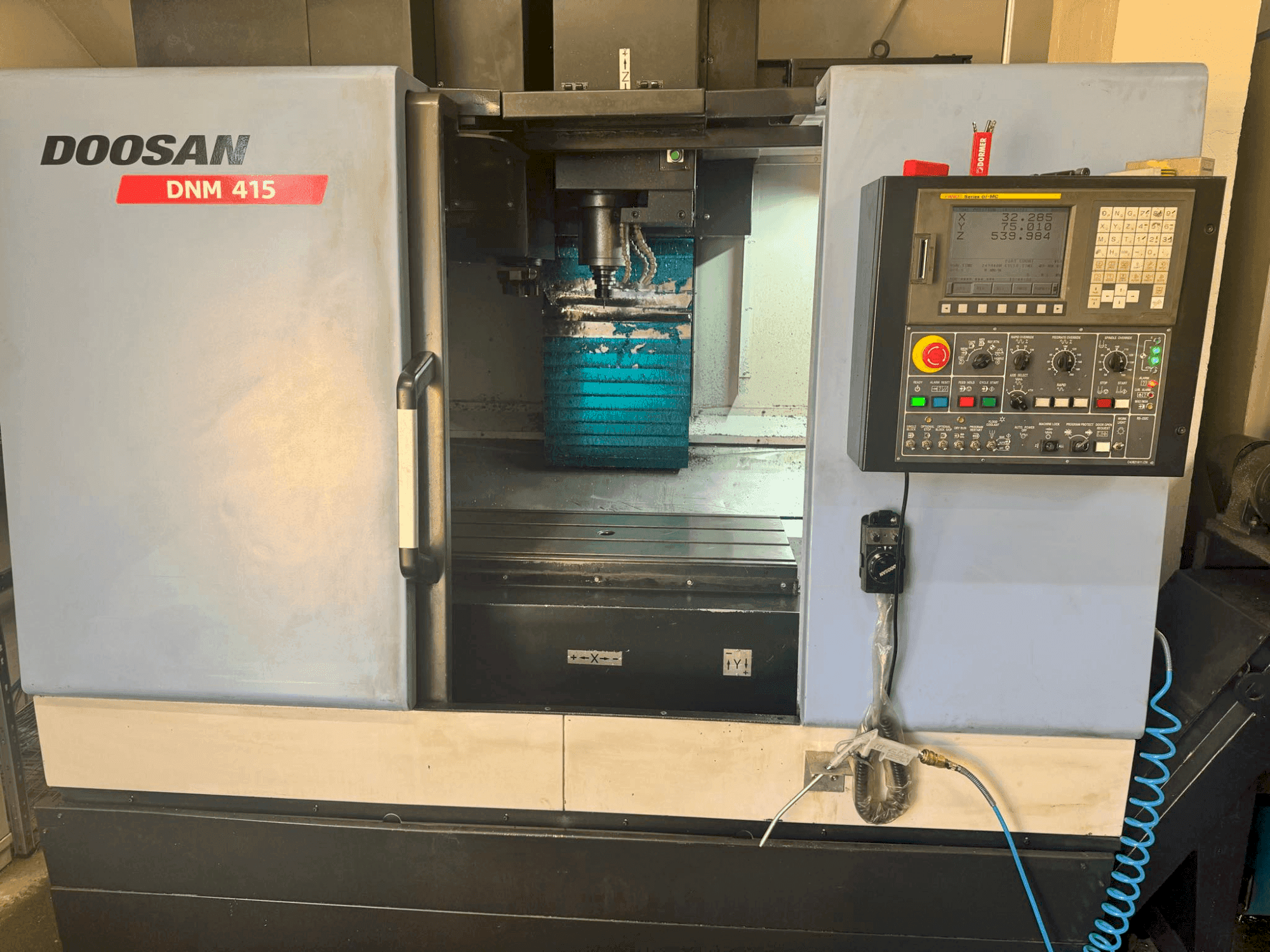 Vooraanzicht van DOOSAN DNM 415 machine