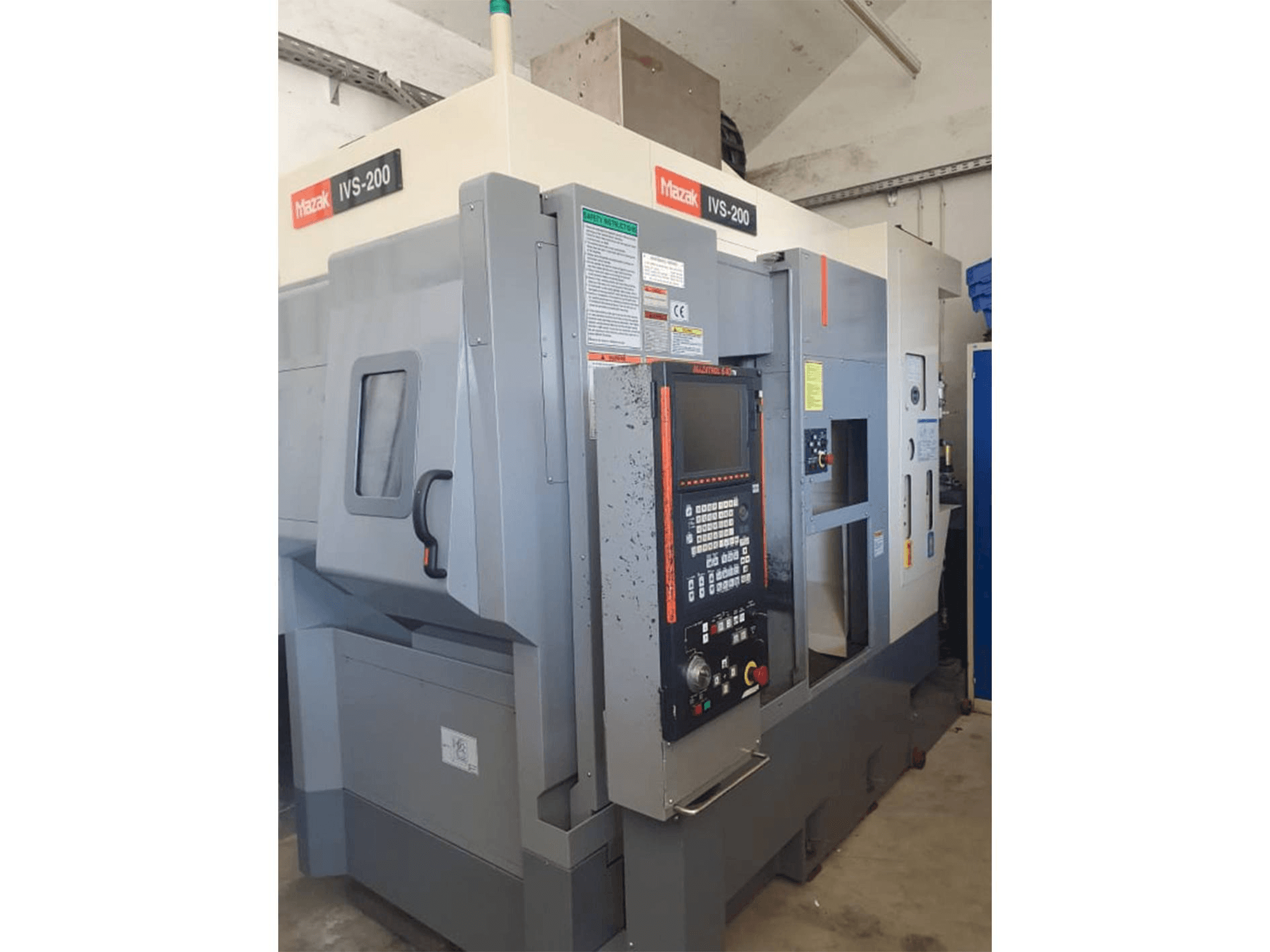 Vooraanzicht van Mazak IVS200 machine