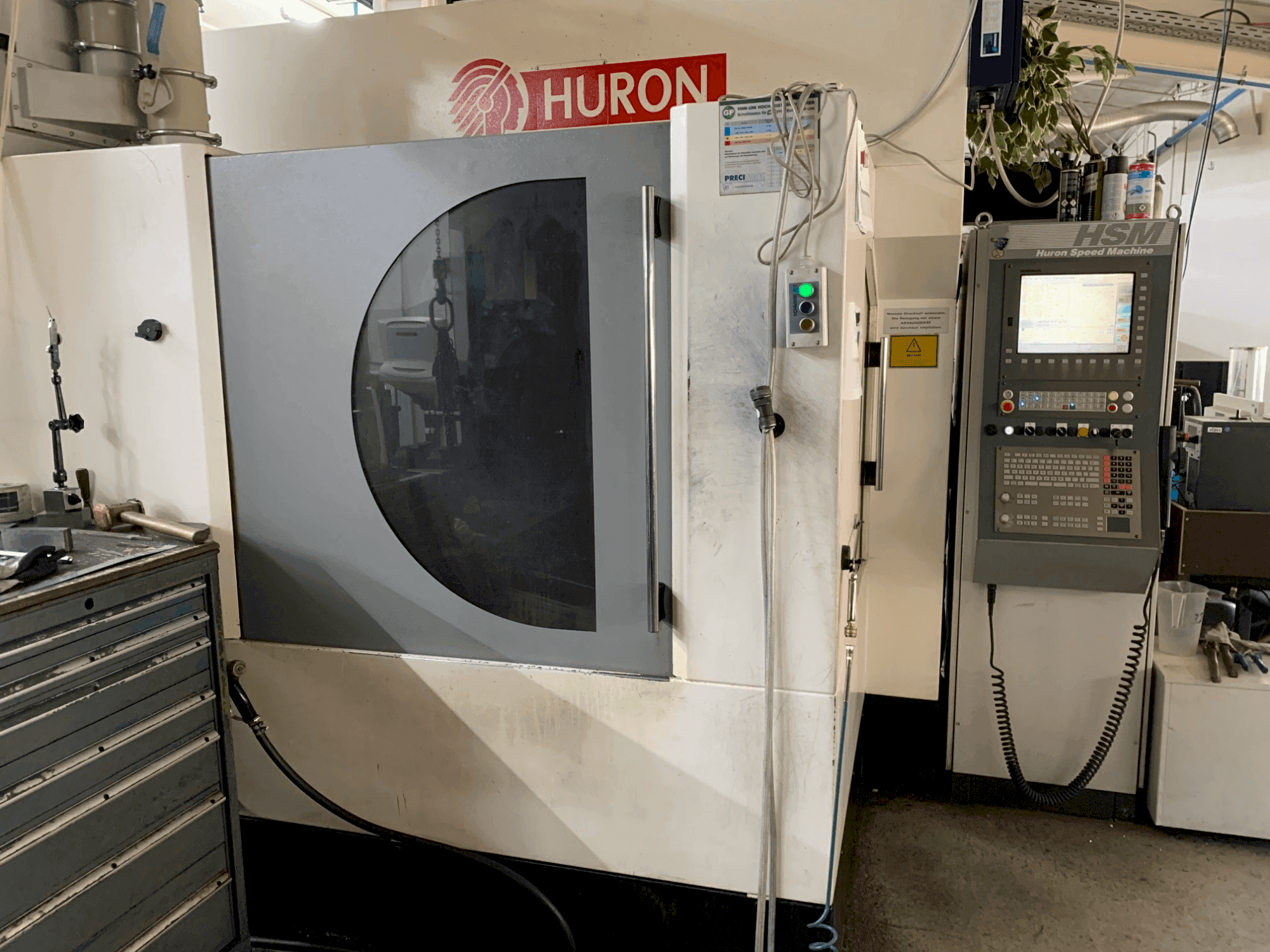 Vooraanzicht van Huron K2X10 machine