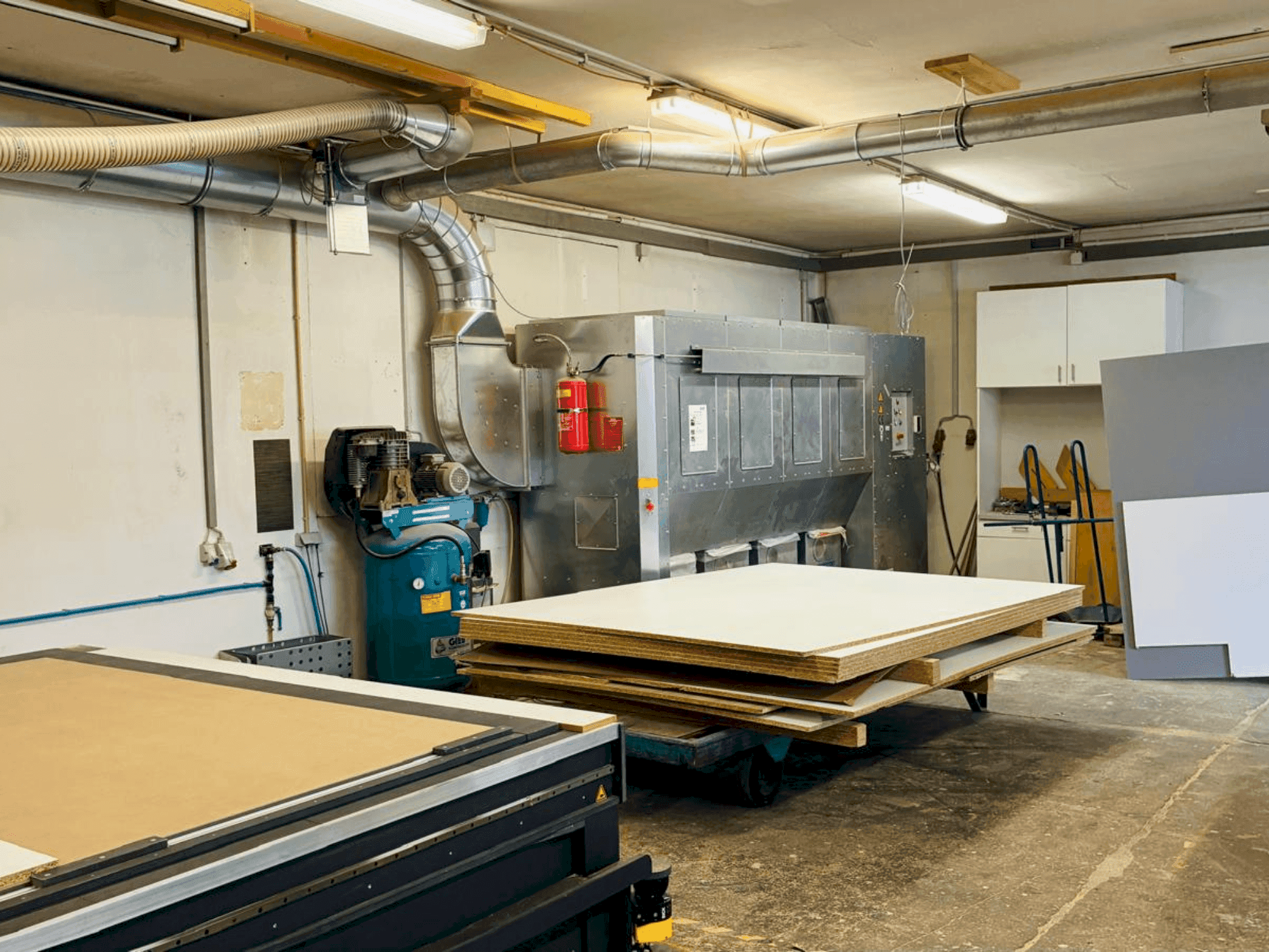 Vooraanzicht van NESTRO NE 350P20 machine