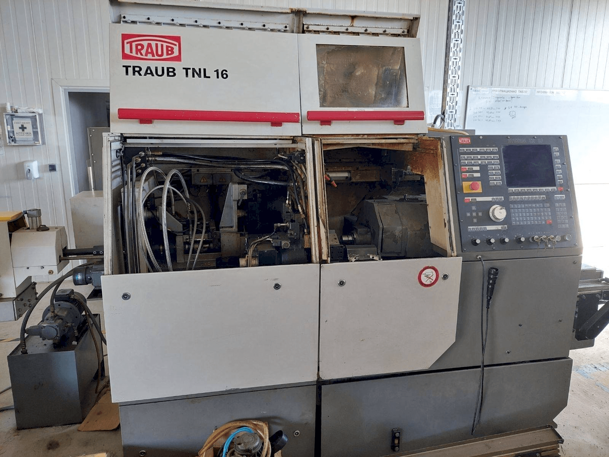 Vooraanzicht van TRAUB TNL16G-TX8F machine