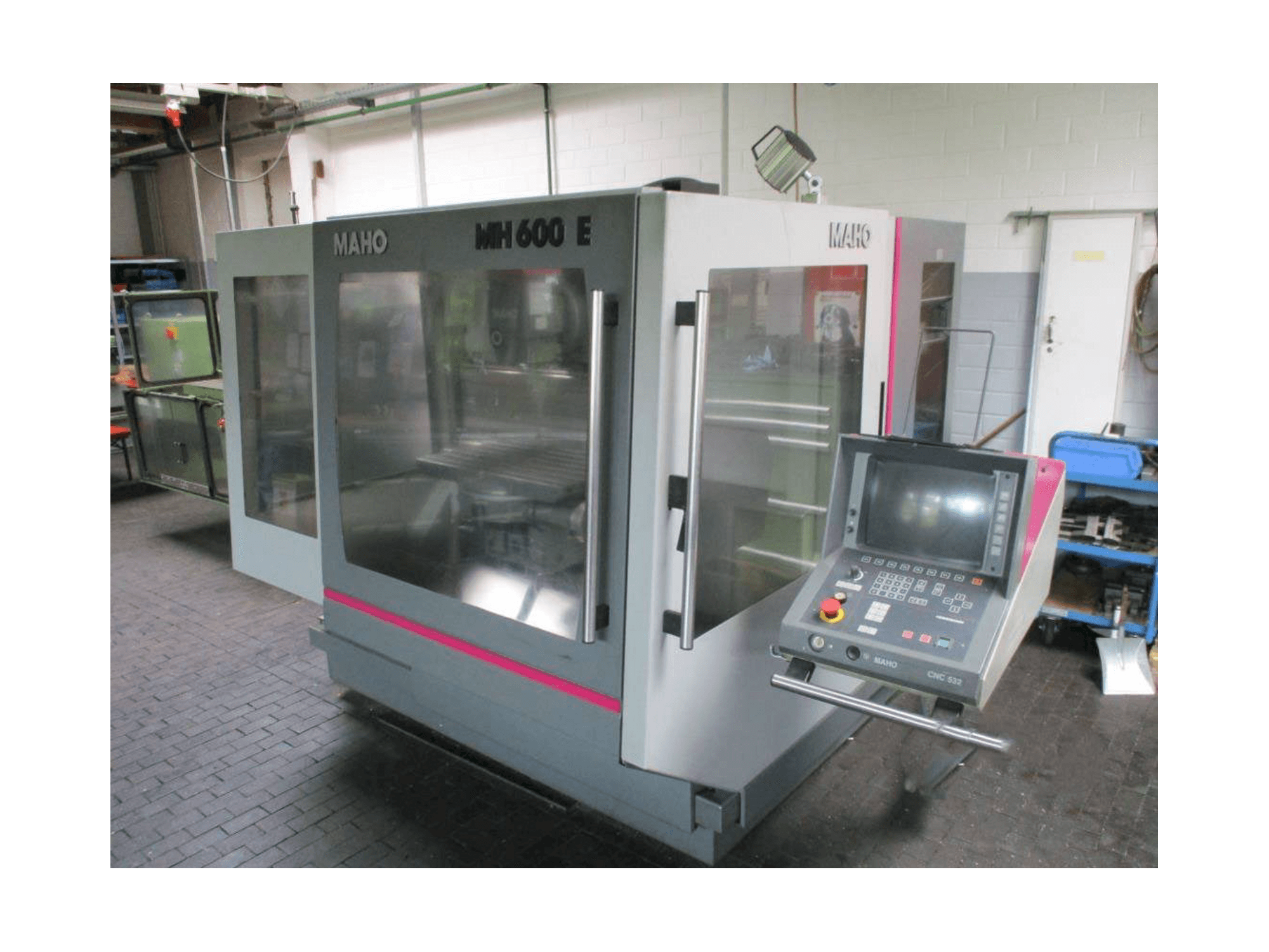 Vooraanzicht van MAHO MAHO 600 E machine