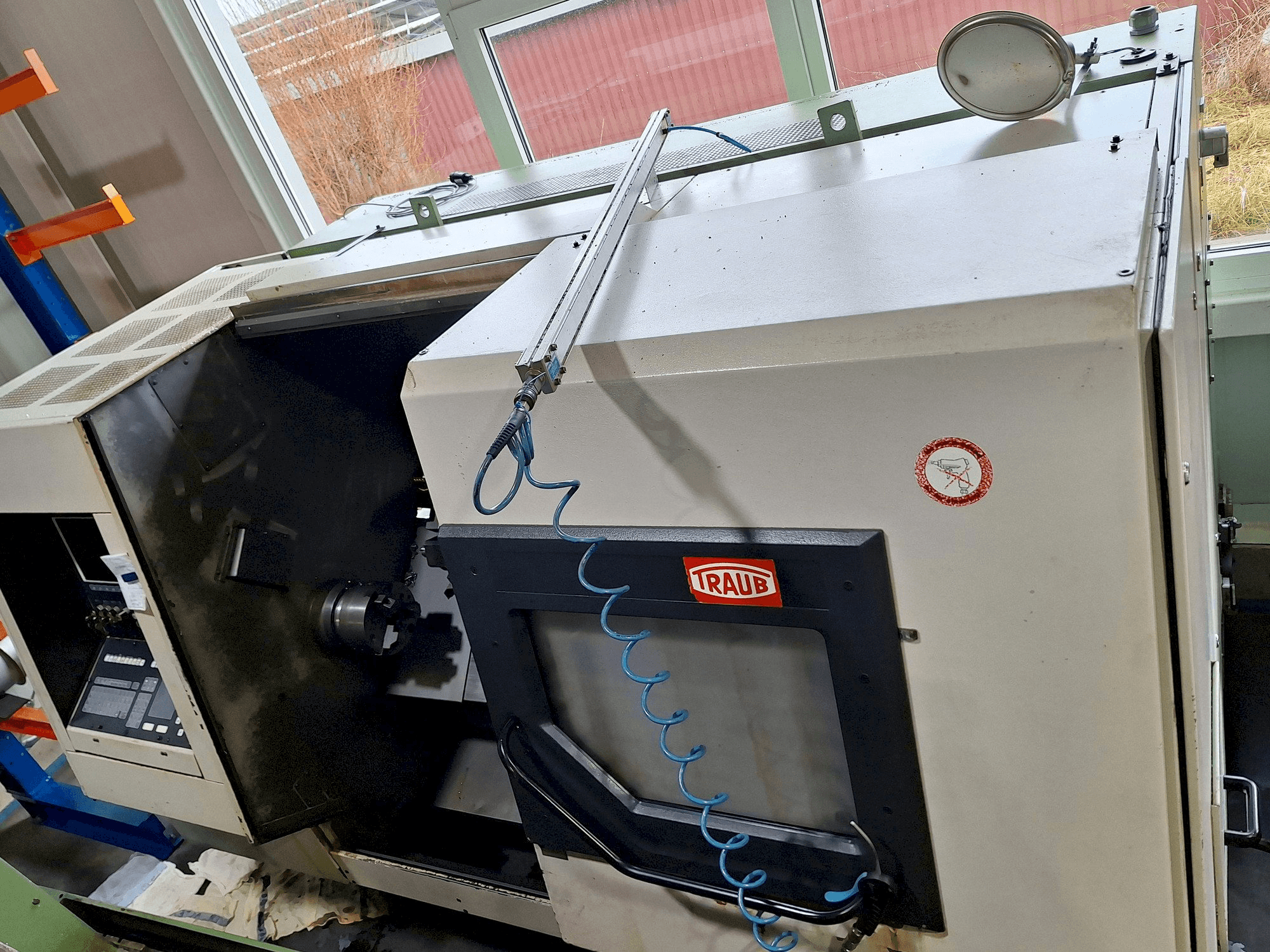 Vooraanzicht van TRAUB TND 400 machine