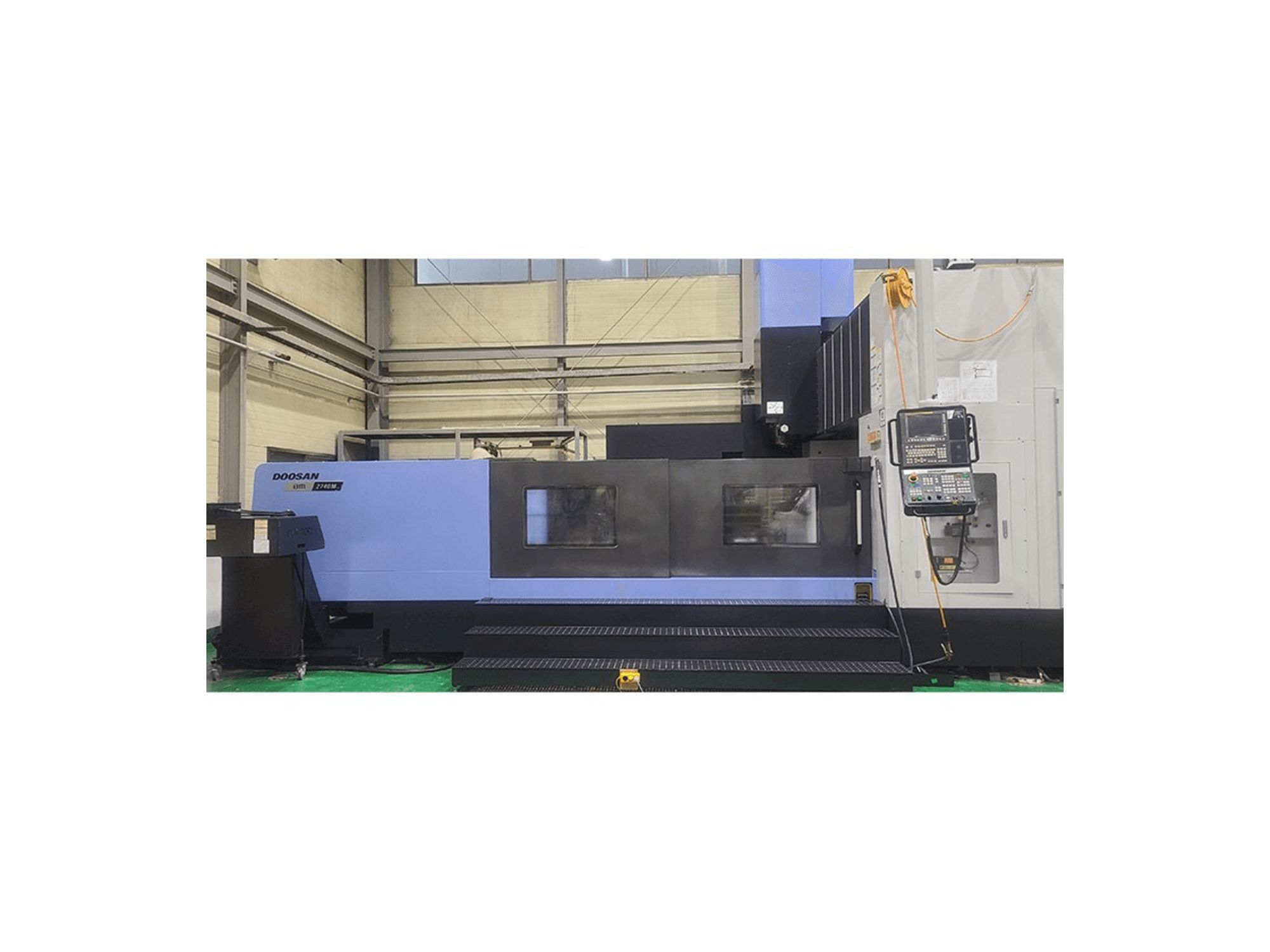 Vooraanzicht van Doosan BM 2740M machine