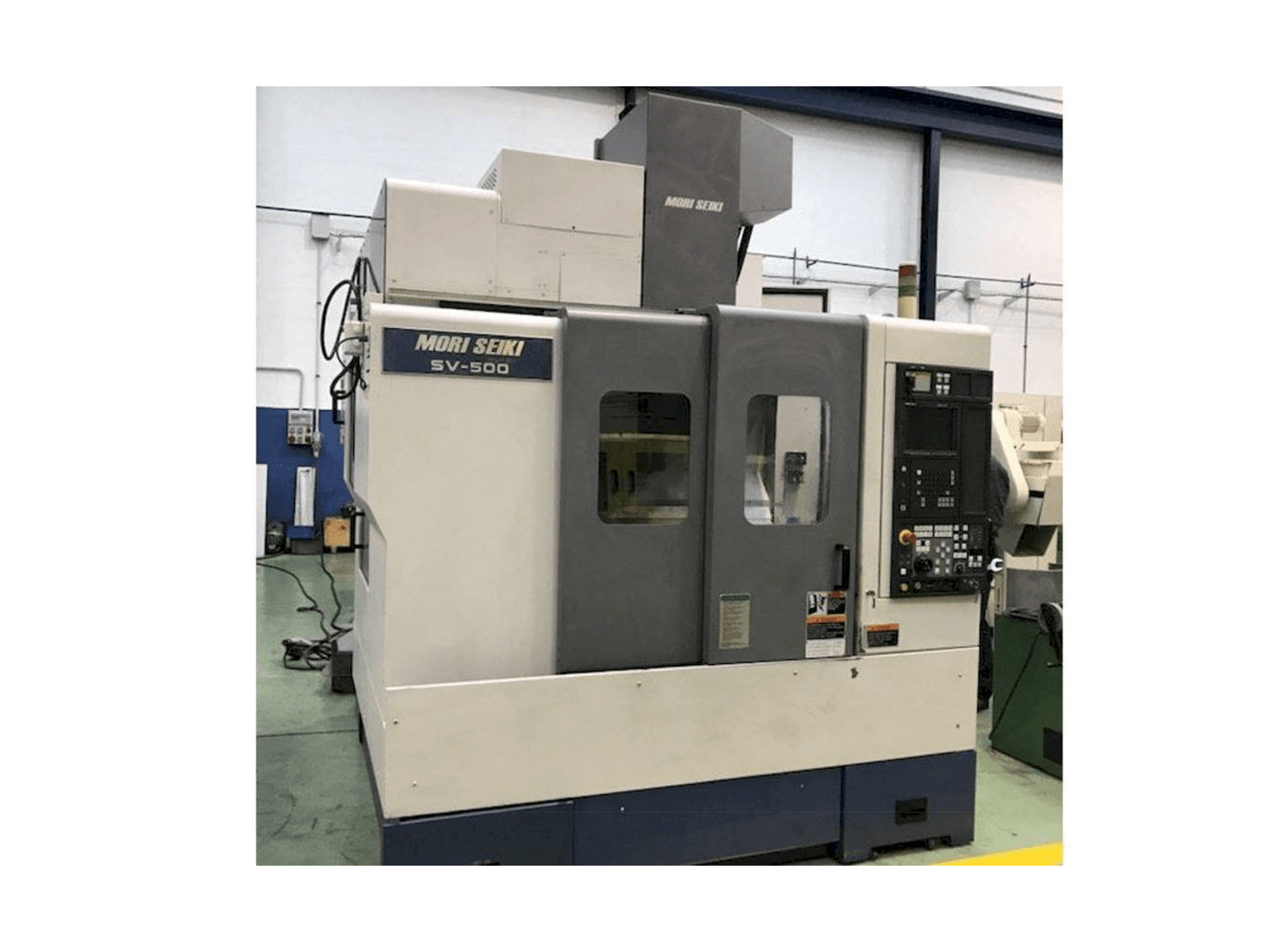 Vooraanzicht van MORI SEIKI SV-500 machine