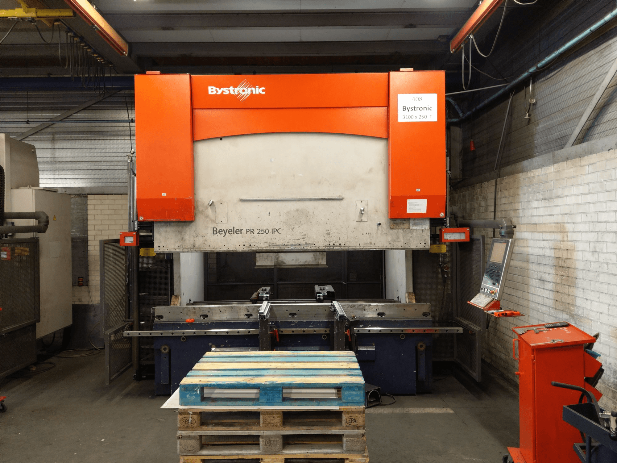 Vooraanzicht van Bystronic PR 250 X 3100 machine