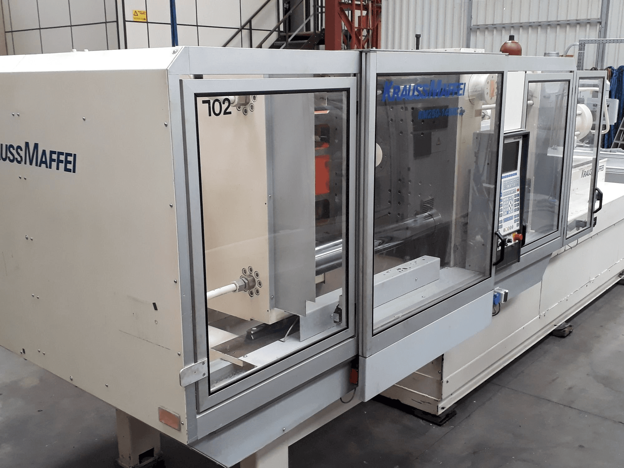 Vooraanzicht van Krauss Maffei 250-1400 C2 machine