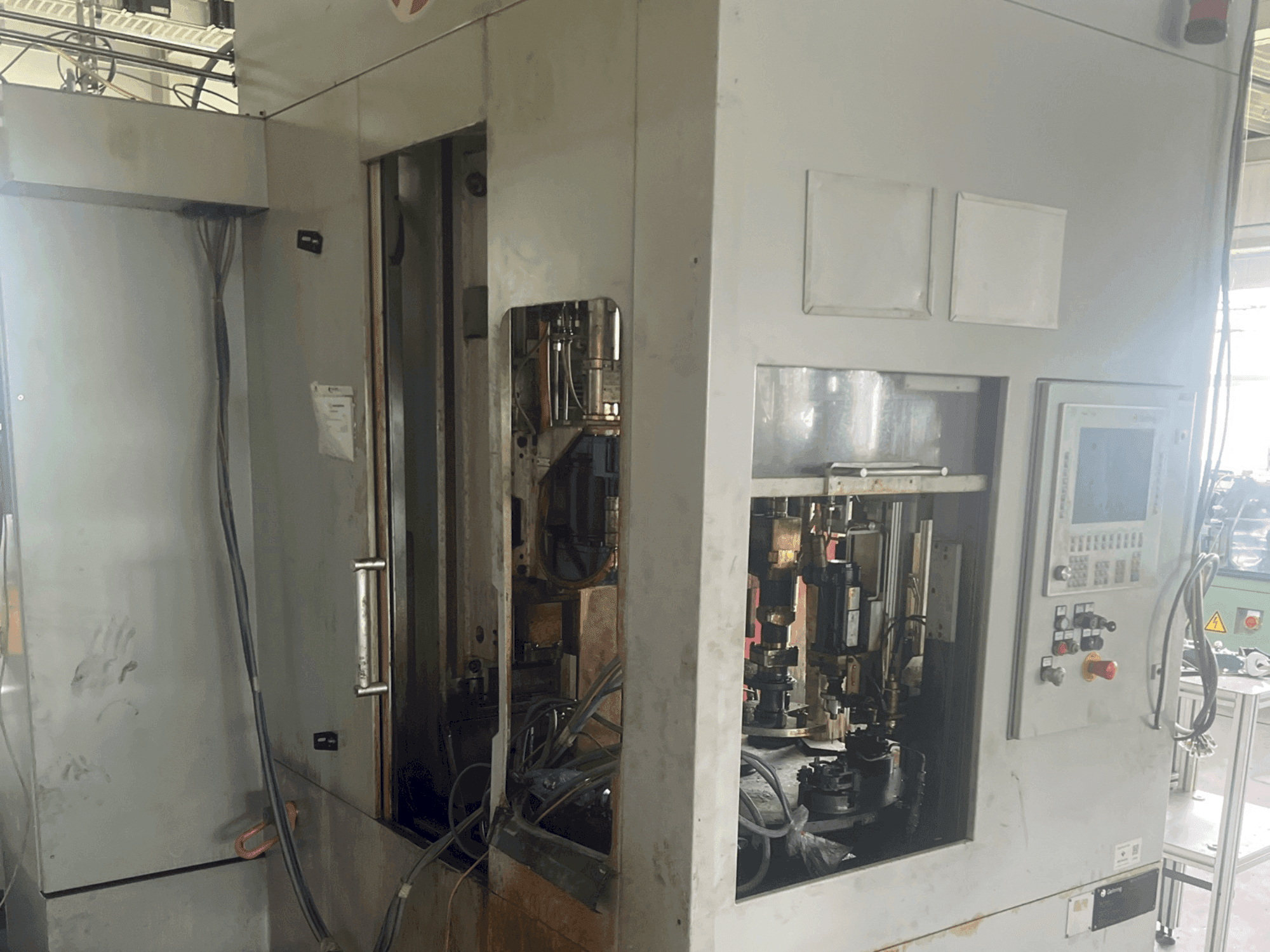 Recht aanzicht van GEHRING L2-630 (2013) machine