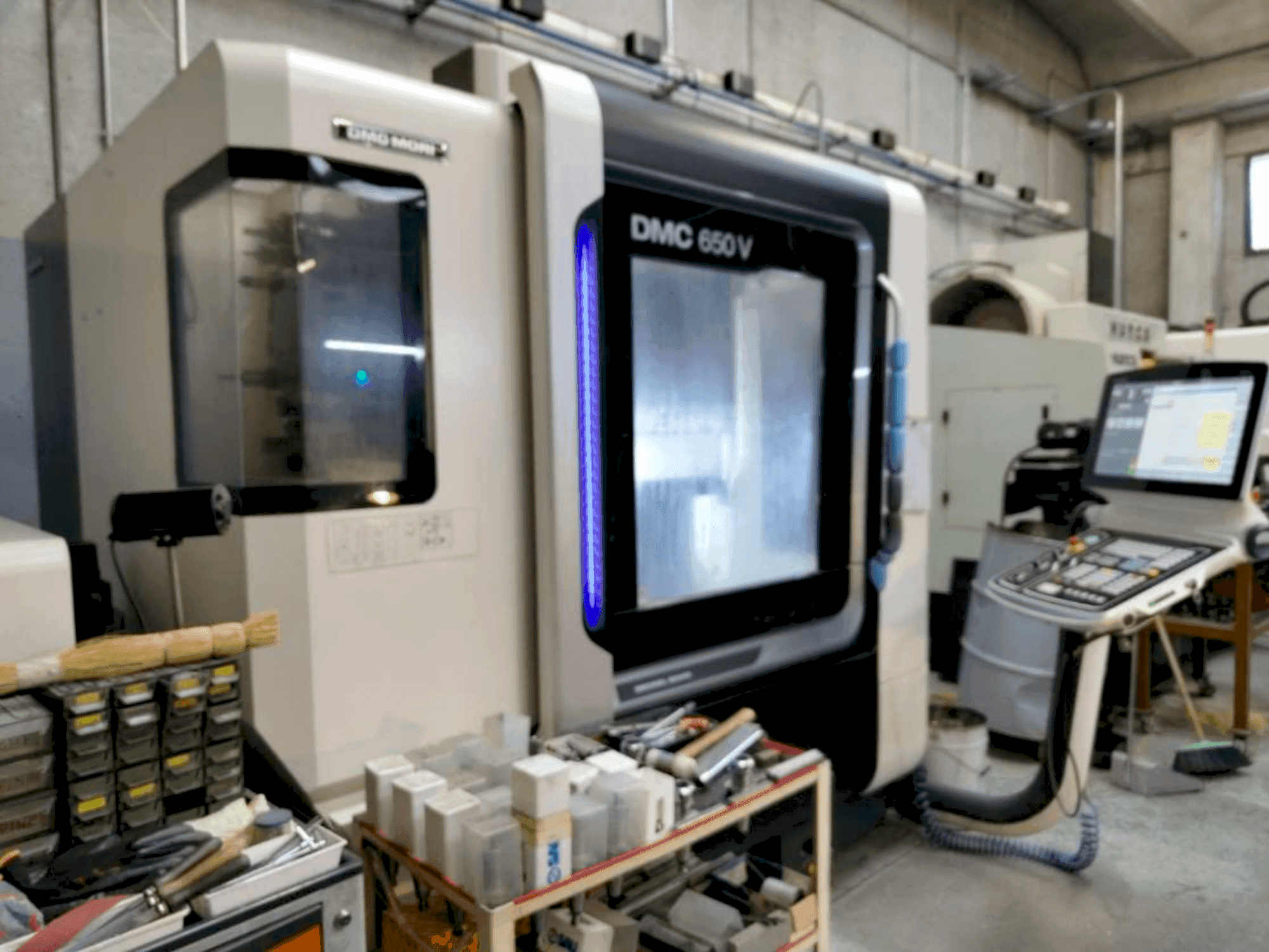 Vooraanzicht van DMG MORI DMC 650V machine