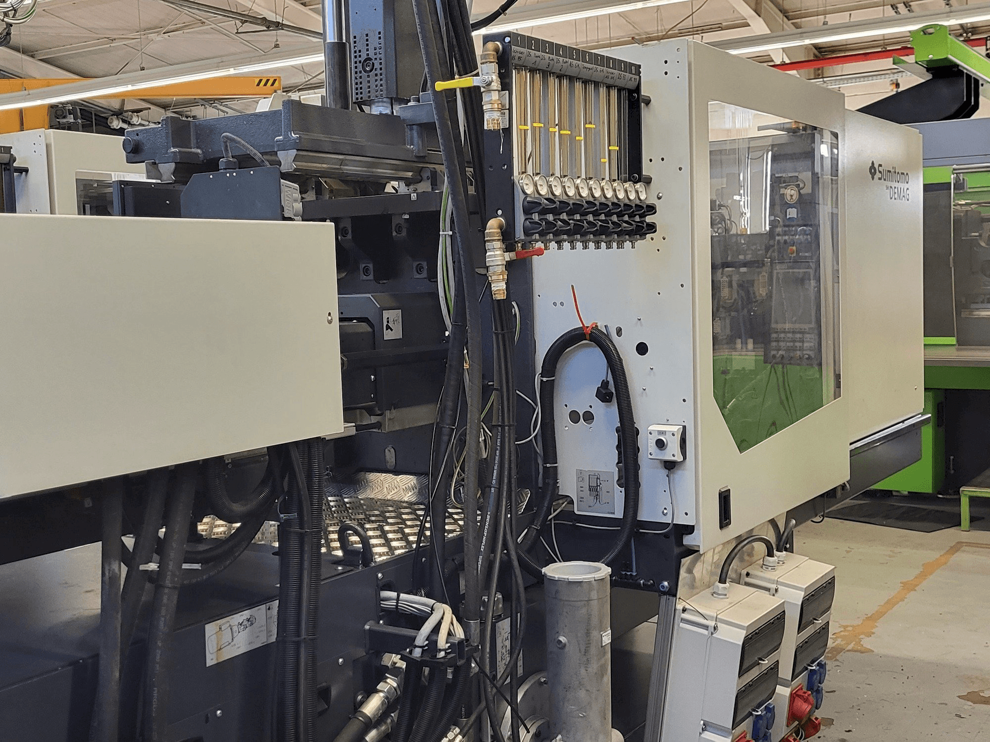 Linkerzijdeaanzicht van Sumitomo SHI DEMAG Systec Multi 120/470-200h/80V machine