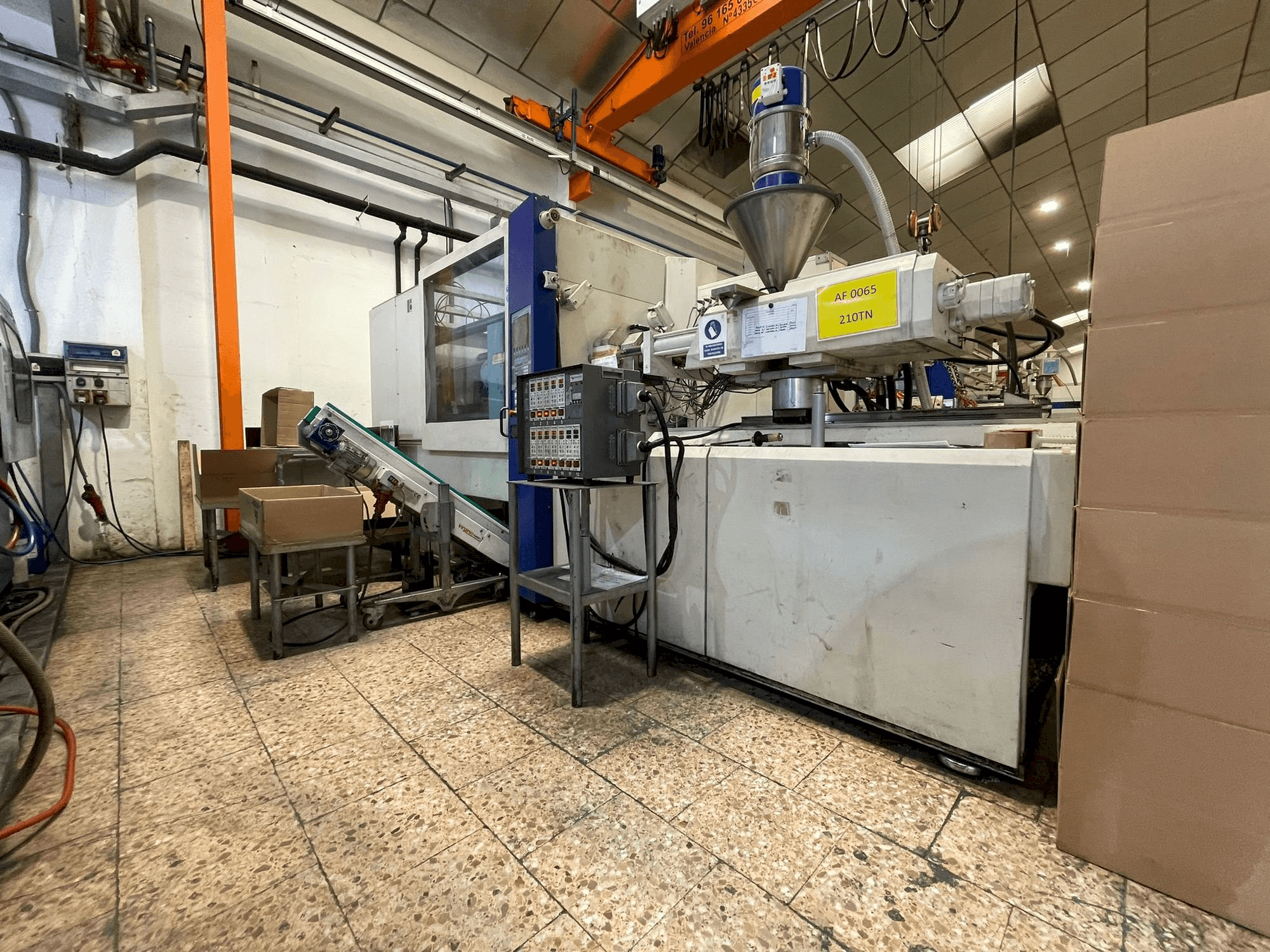 Rechts zijaanzicht van Battenfeld HM 210/1000 S machine