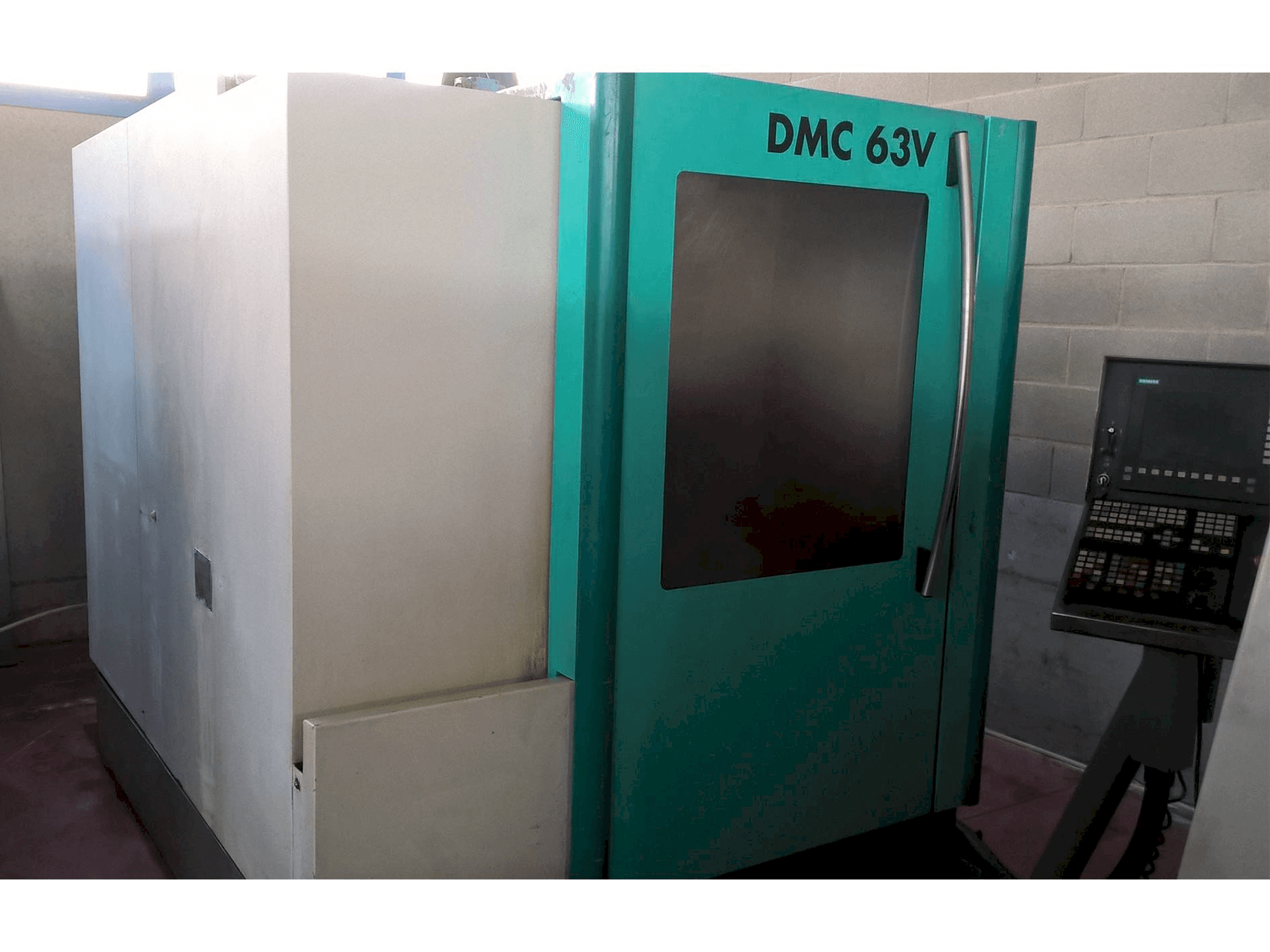 Vooraanzicht van DECKEL MAHO DMC 63V machine
