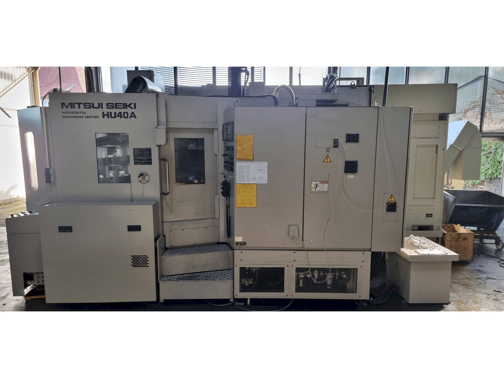 Vooraanzicht van Mitsui Seiki HU40A machine