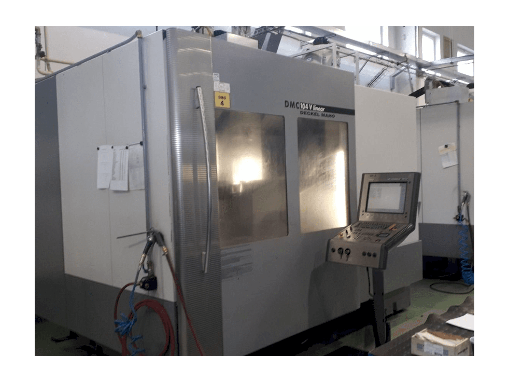 Vooraanzicht van DECKEL MAHO DMC 104 linear machine