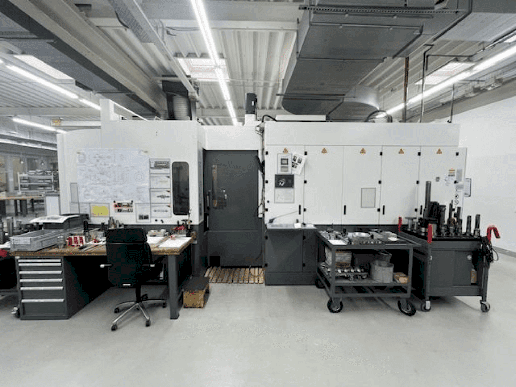 Vooraanzicht van HULLER HILLE Nbh 170 machine