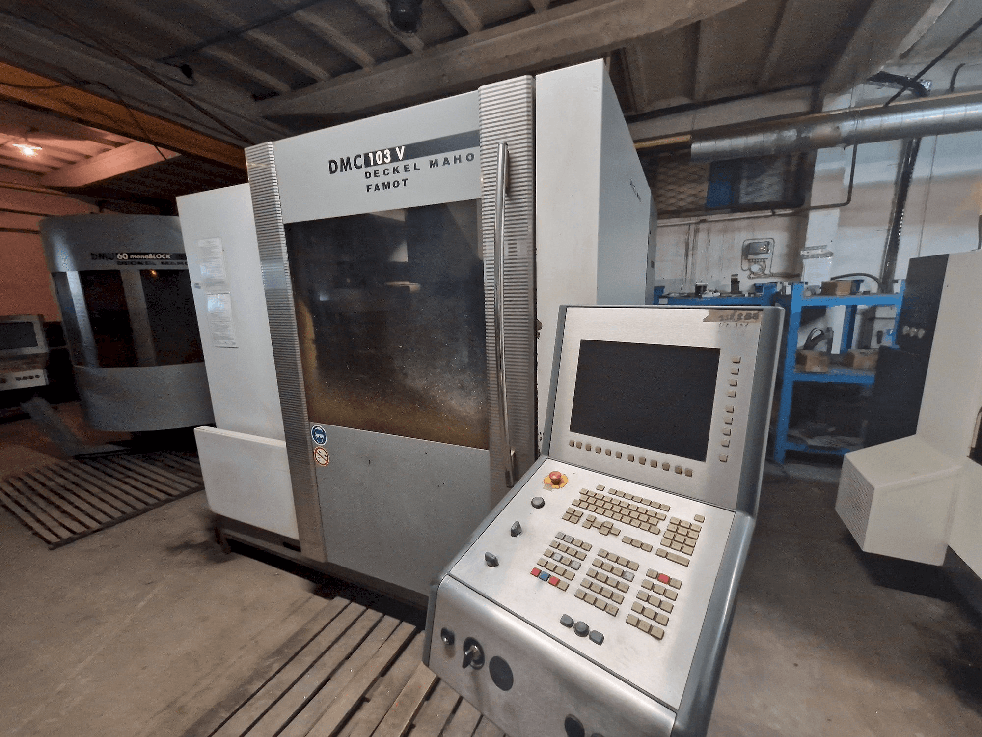 Vooraanzicht van DMG DMC 103V machine