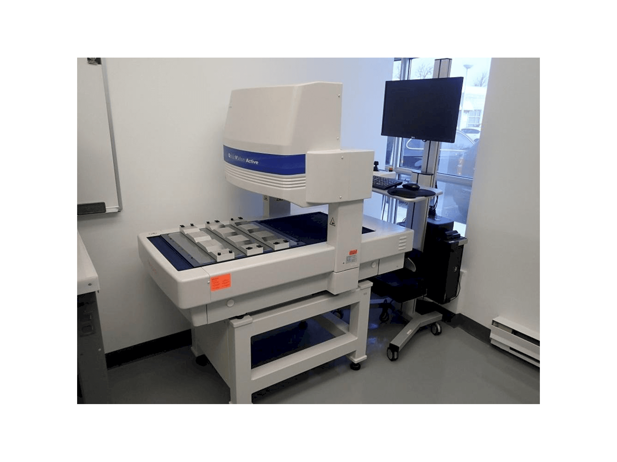 Vooraanzicht van Mitutoyo QV-L404Z1L-D machine