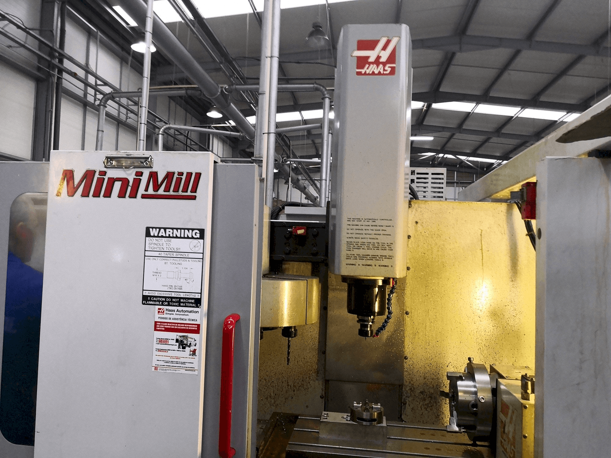 Vooraanzicht van HAAS Mini Mill CE machine